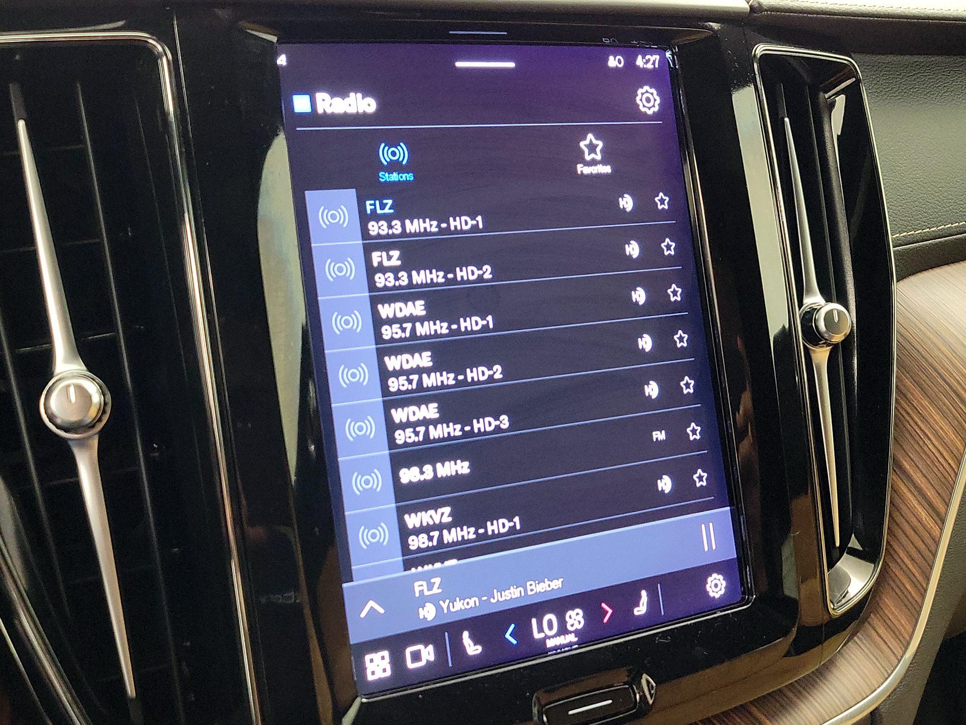 Thumbnail: 2022 Volvo XC60 - 16