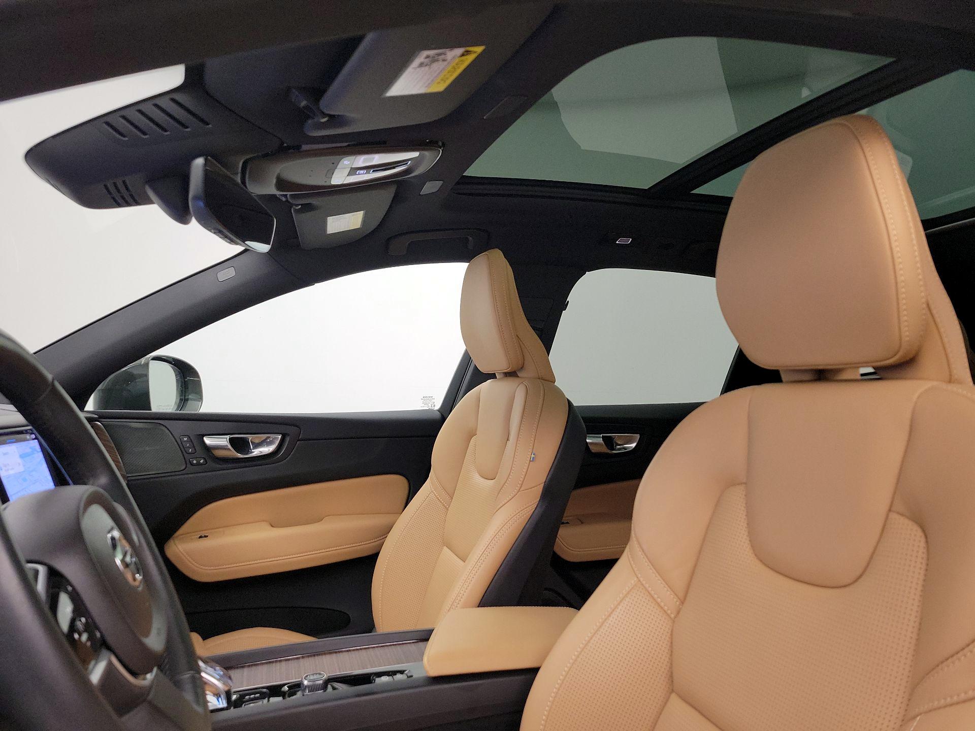 Thumbnail: 2022 Volvo XC60 - 20