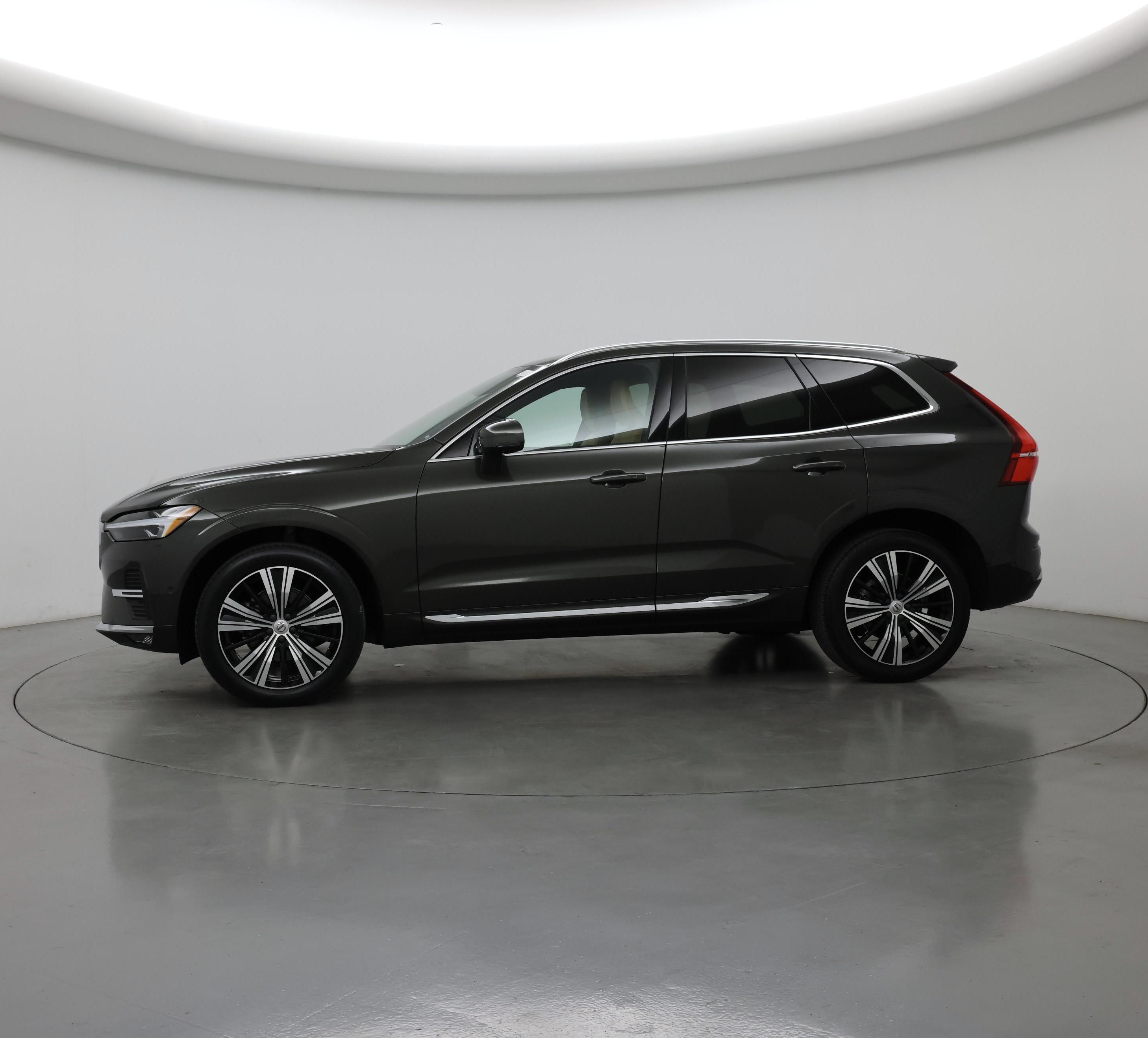 Thumbnail: 2022 Volvo XC60 - 3