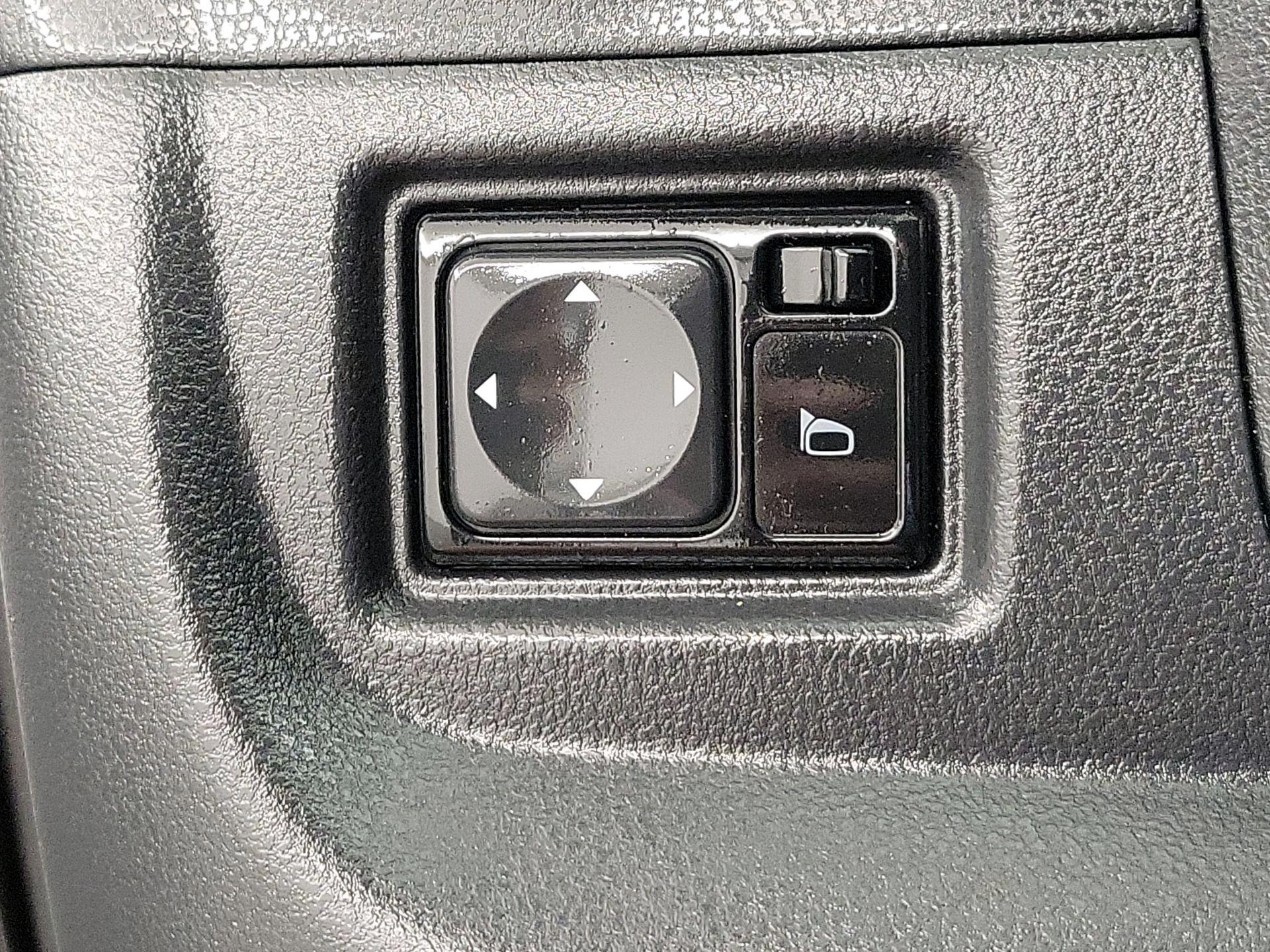 Thumbnail: 2015 Nissan Versa Note - 13