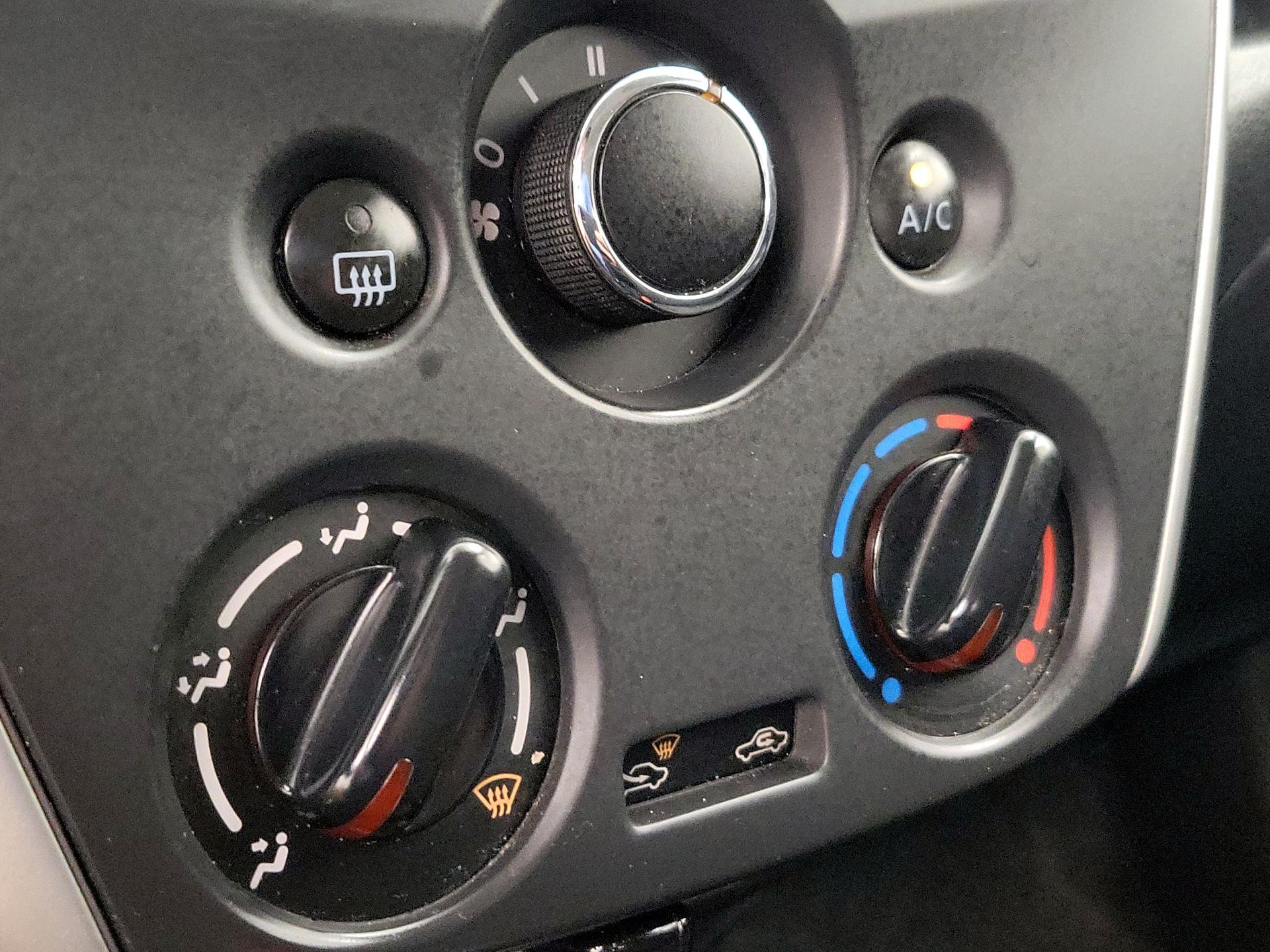 Thumbnail: 2015 Nissan Versa Note - 15