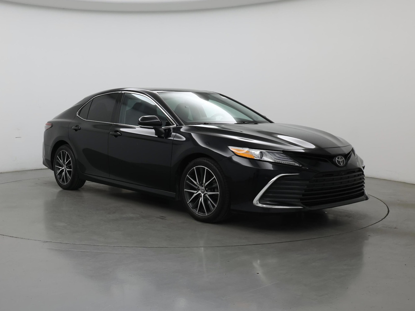 2023 Toyota Camry XLE - Photo 2