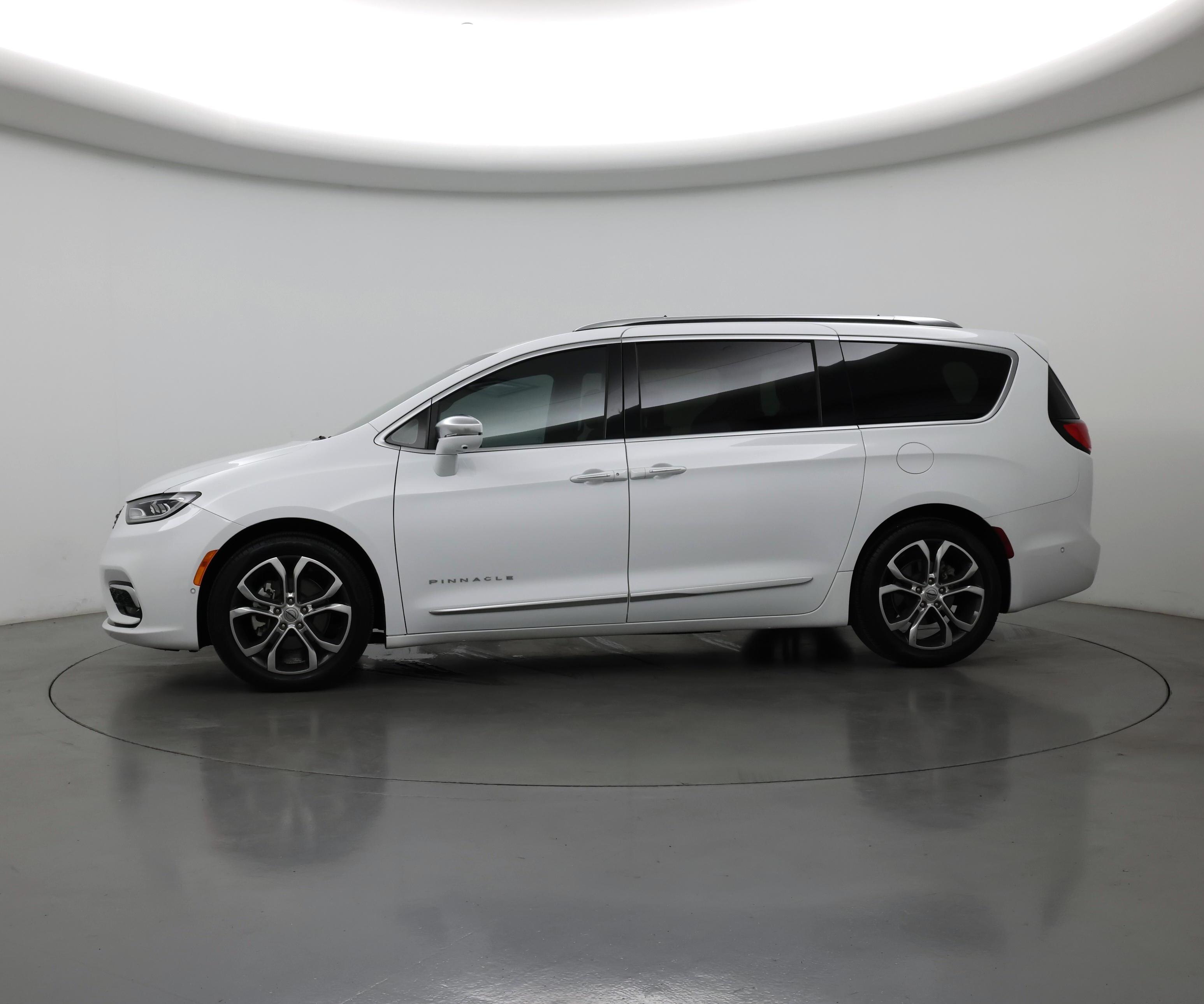 Thumbnail: 2024 Chrysler Pacifica - 3