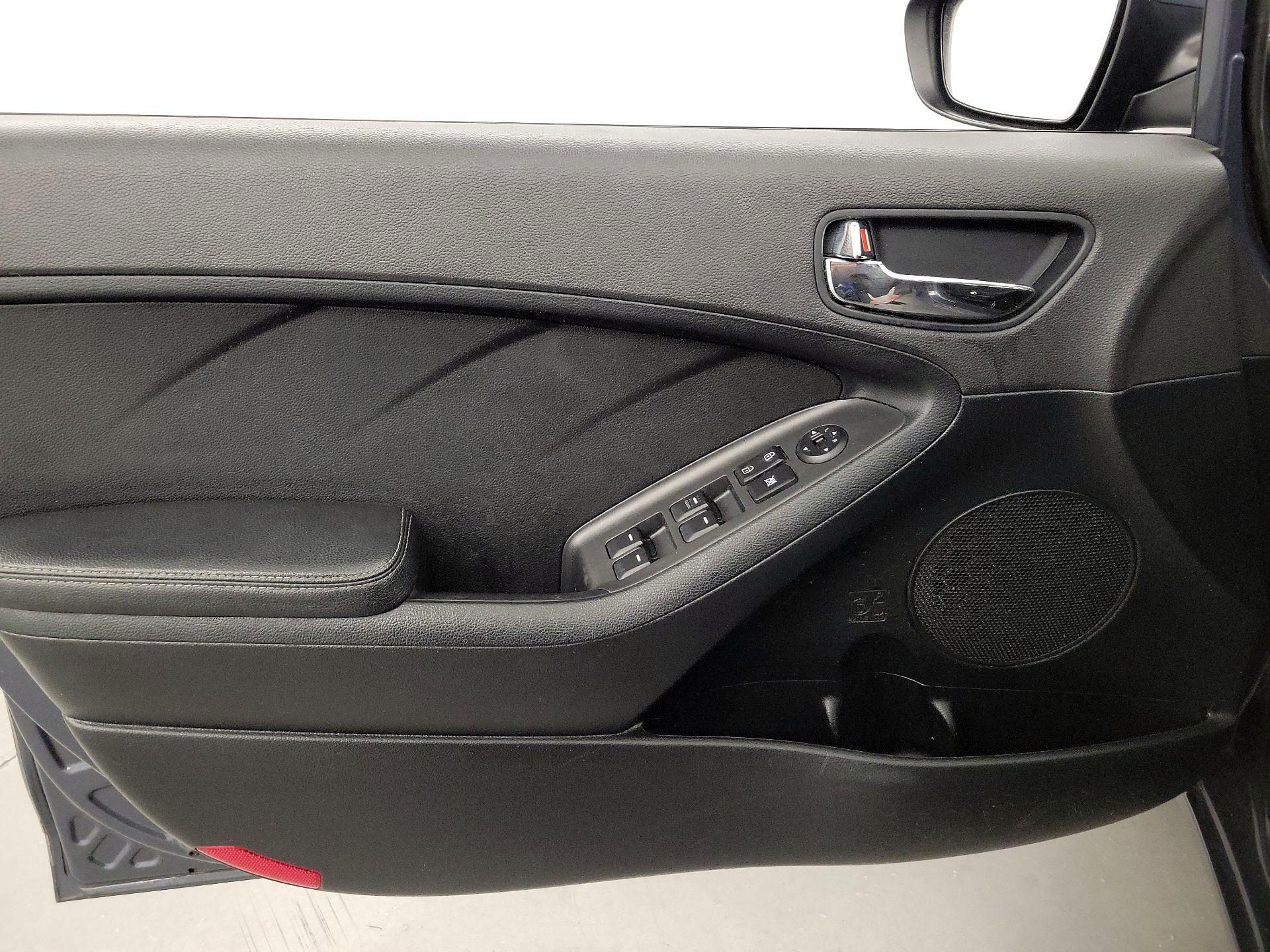 Thumbnail: 2015 Kia Forte - 12