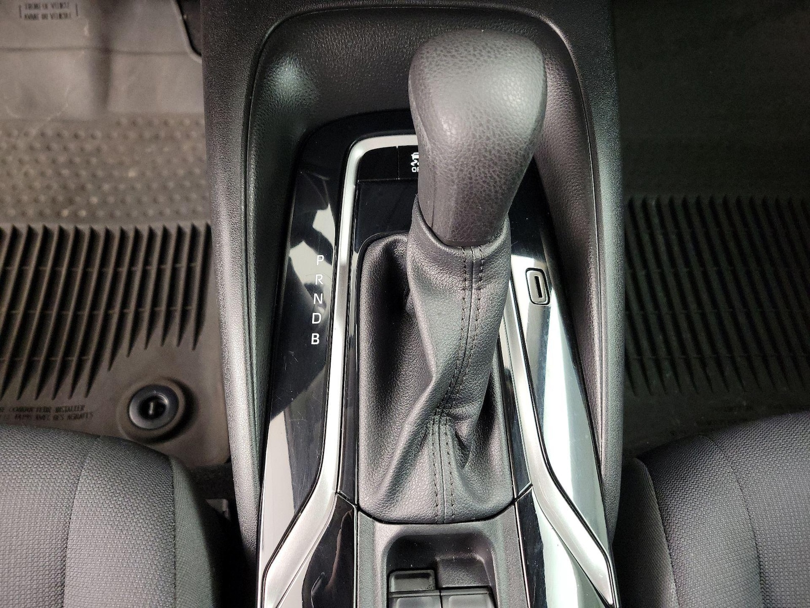 2021 Toyota Corolla LE - Photo 18