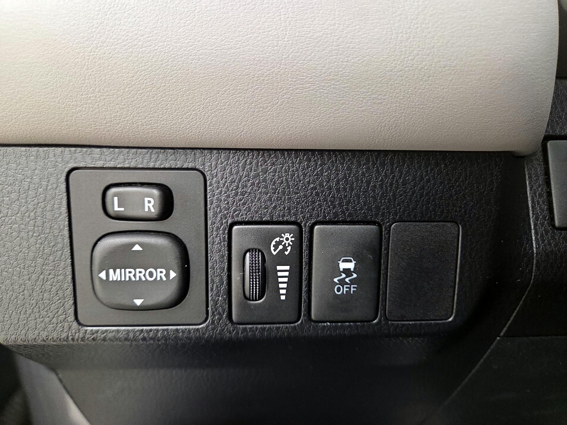 Thumbnail: 2014 Toyota RAV4 - 13