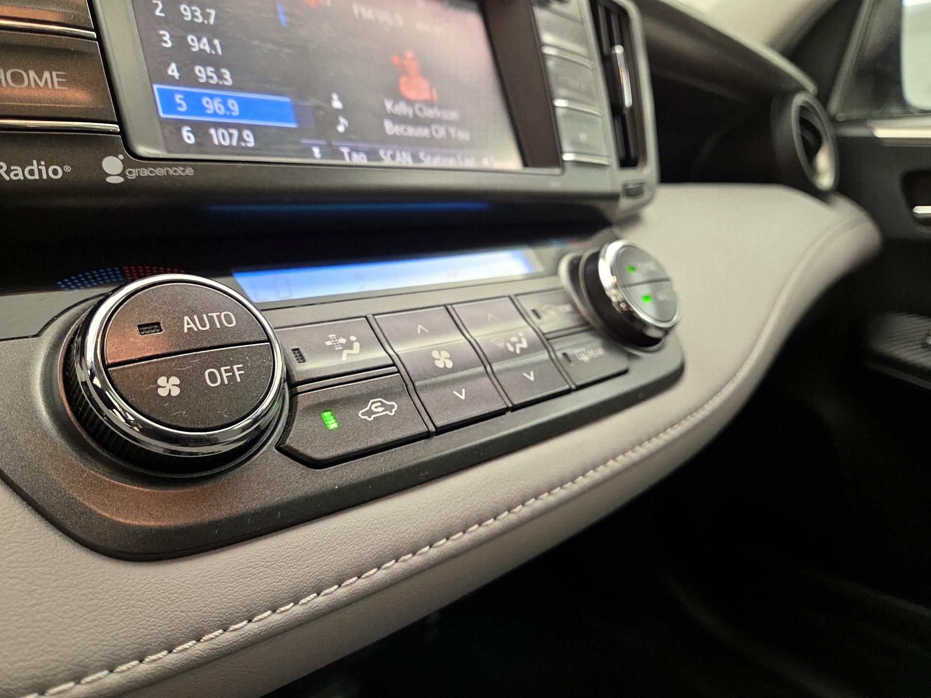 Thumbnail: 2014 Toyota RAV4 - 16