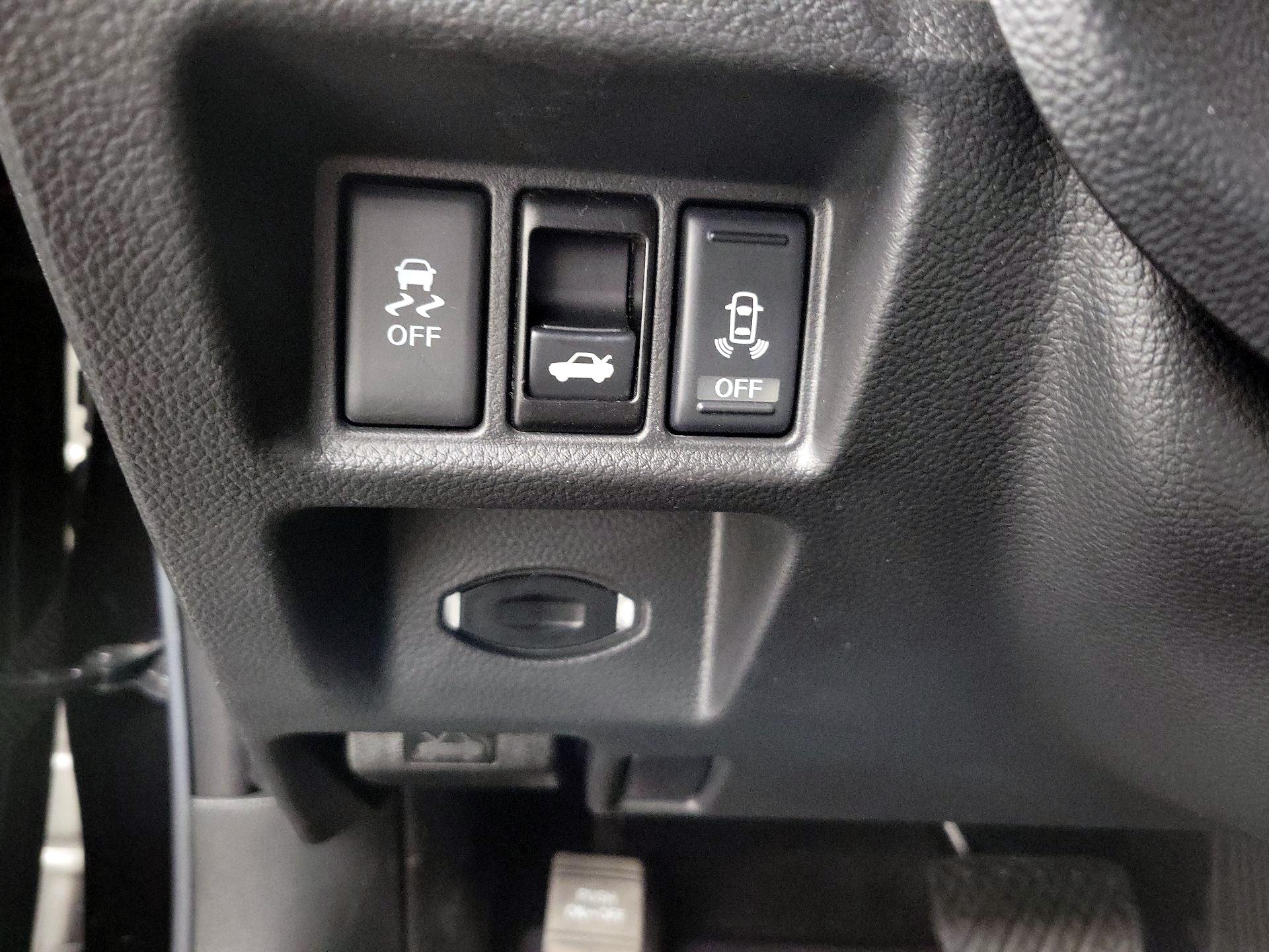 Thumbnail: 2014 INFINITI Q60 - 13