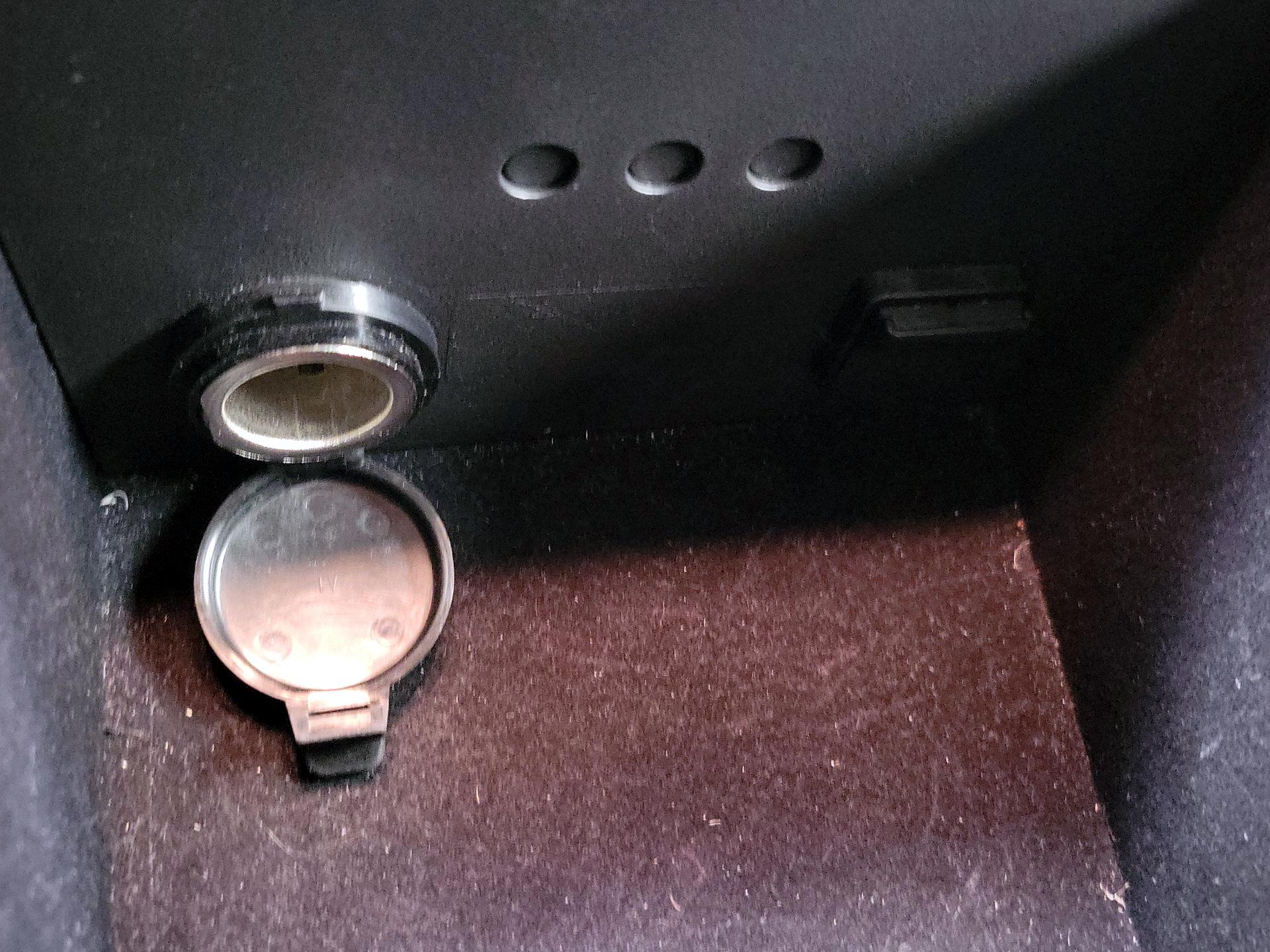 Thumbnail: 2014 INFINITI Q60 - 19