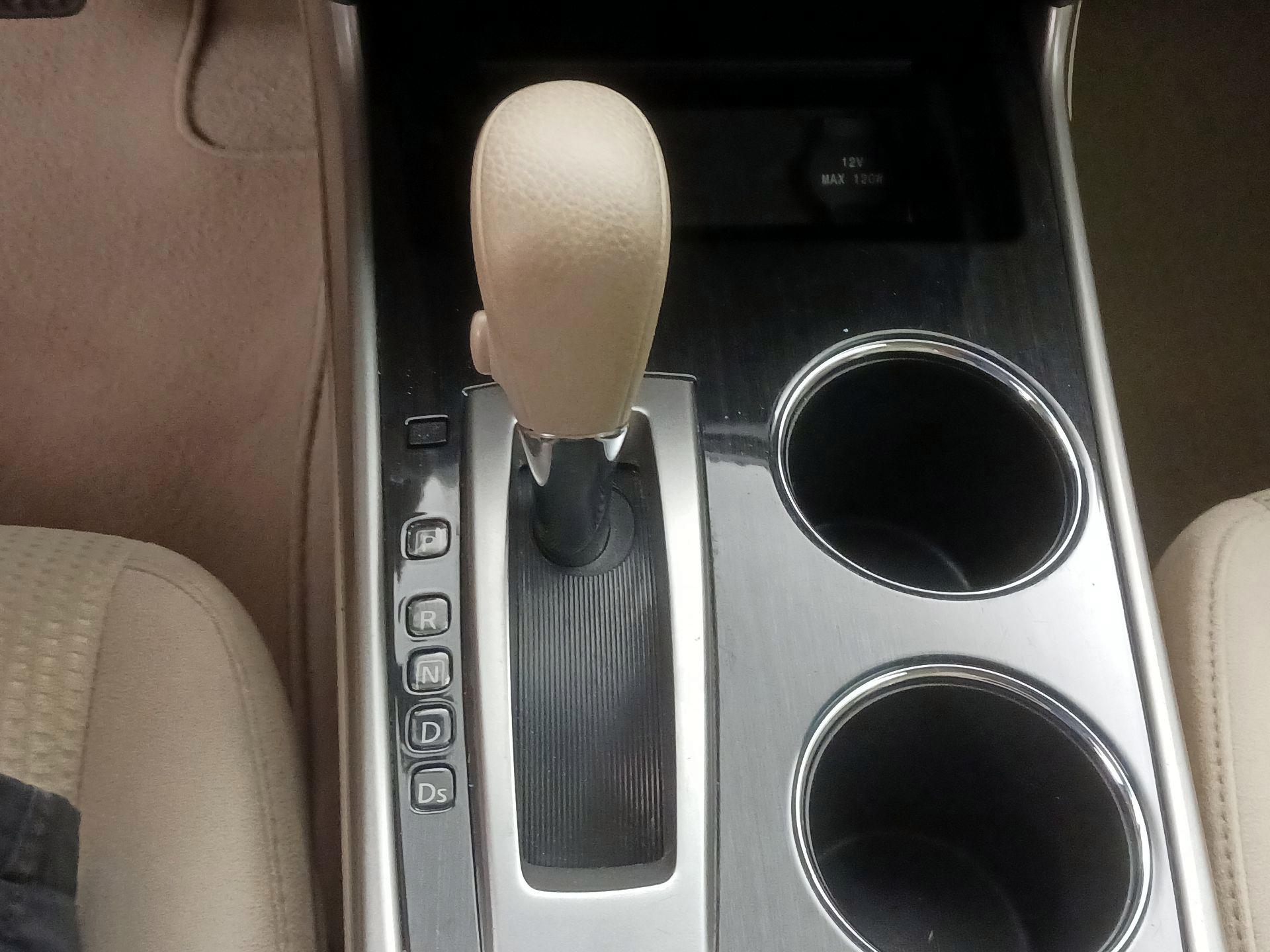Thumbnail: 2014 Nissan Altima - 16