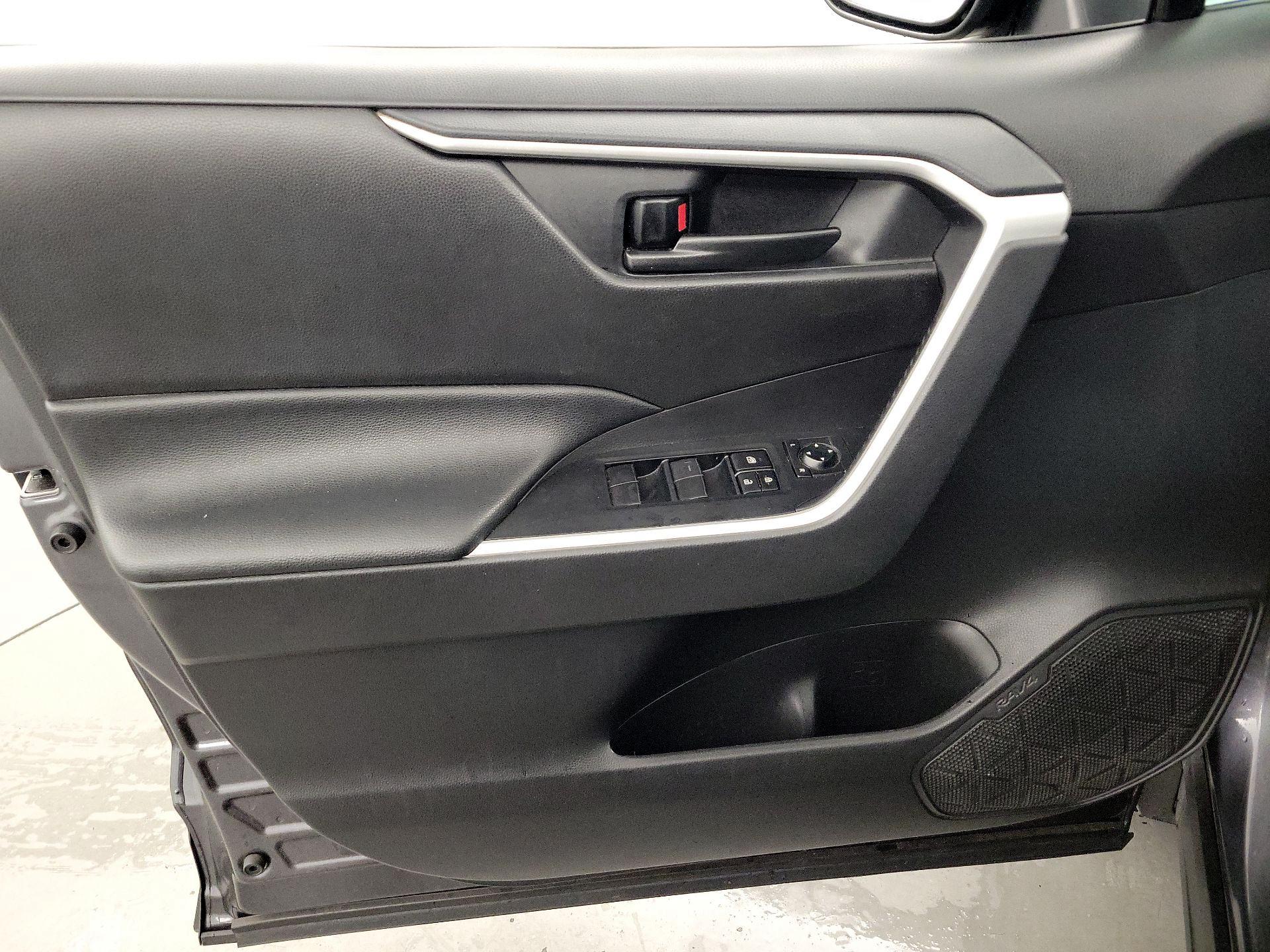 Thumbnail: 2022 Toyota RAV4 - 12