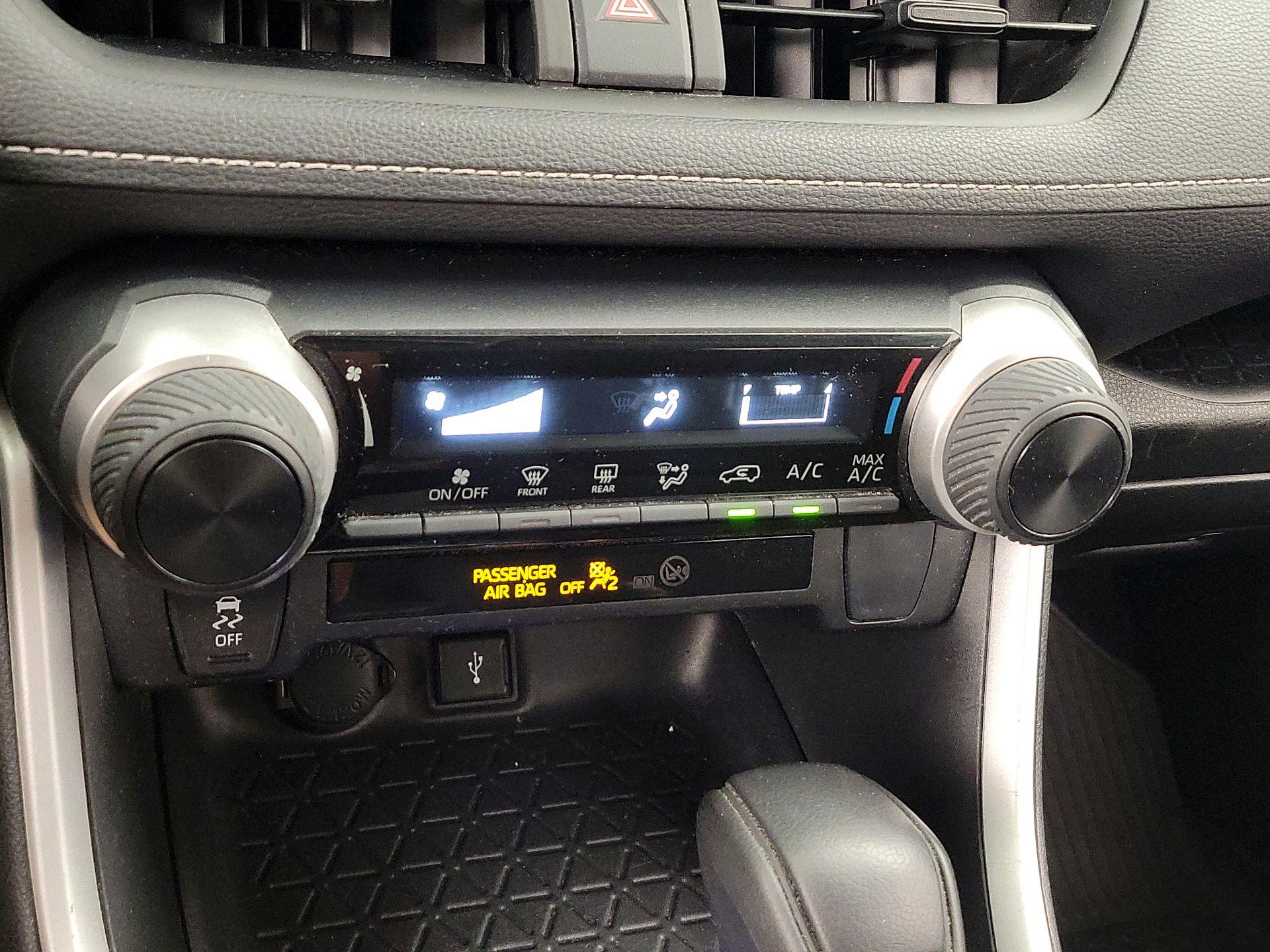 Thumbnail: 2022 Toyota RAV4 - 17