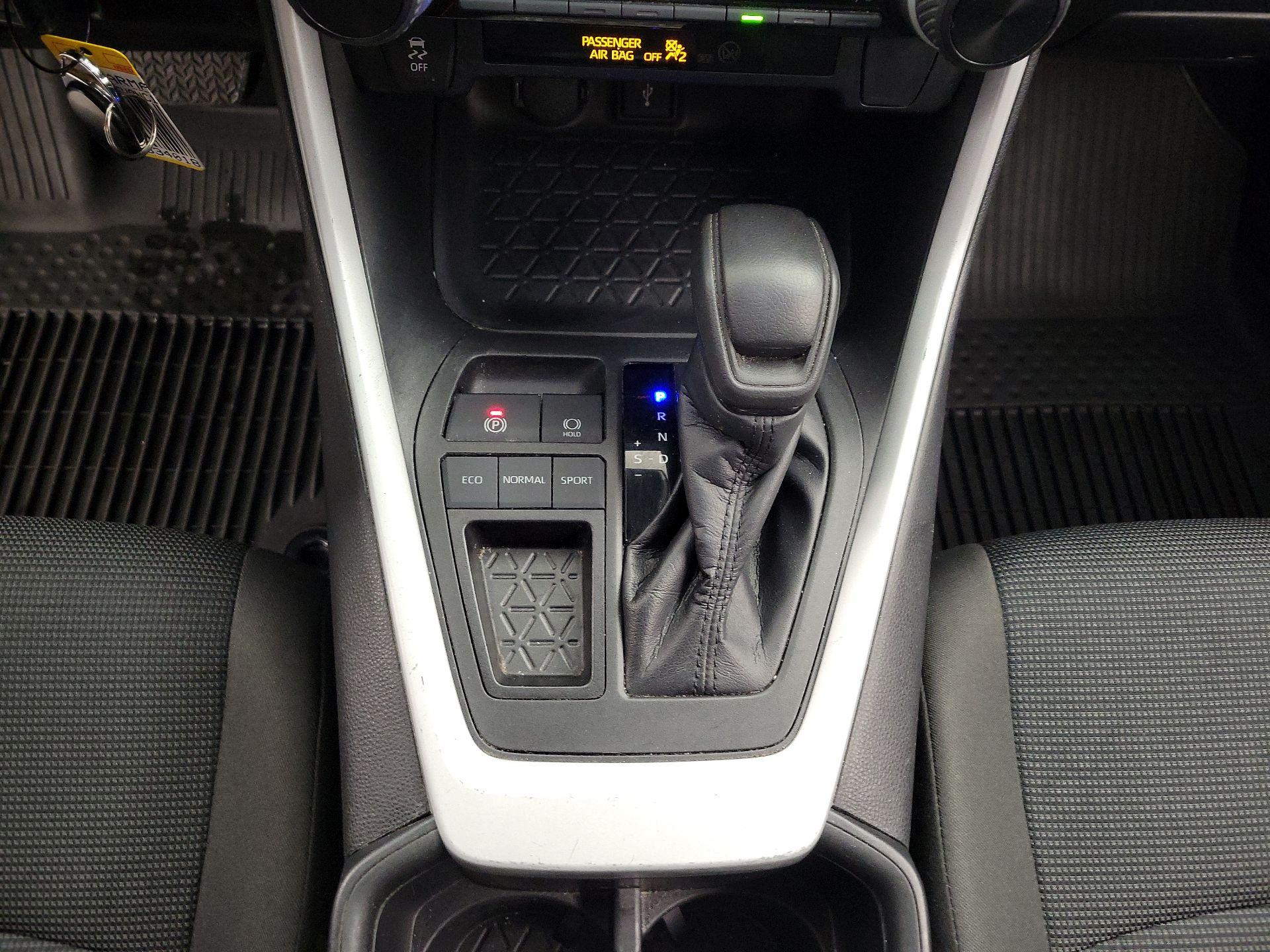 Thumbnail: 2022 Toyota RAV4 - 18