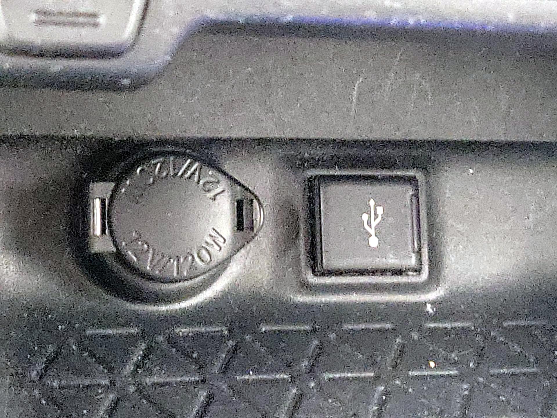 Thumbnail: 2022 Toyota RAV4 - 19