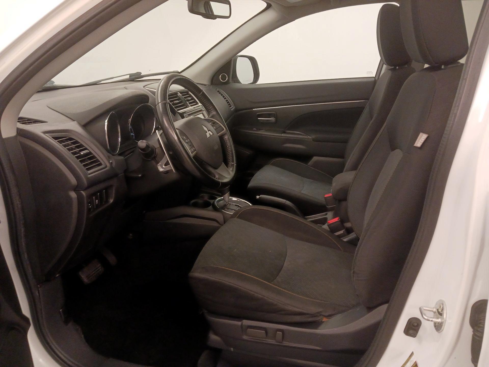 Thumbnail: 2015 Mitsubishi Outlander Sport - 11