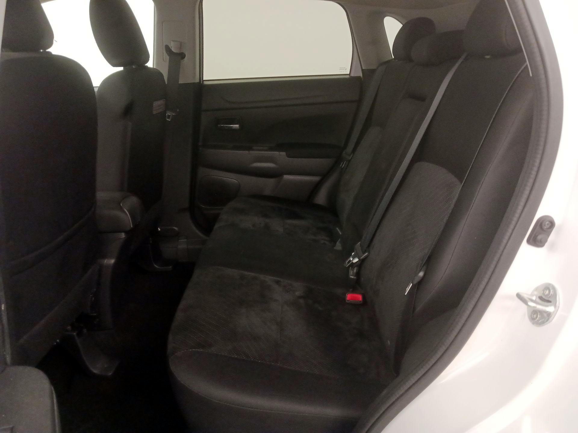 Thumbnail: 2015 Mitsubishi Outlander Sport - 19