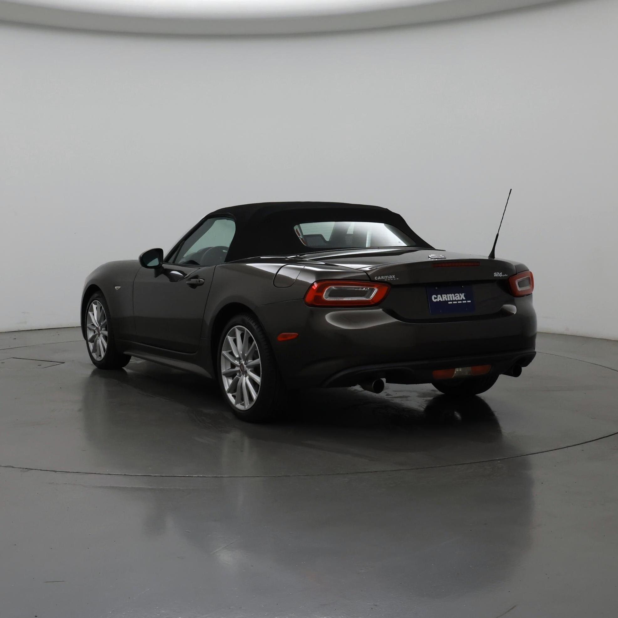 Thumbnail: 2017 Fiat 124 Spider - 2