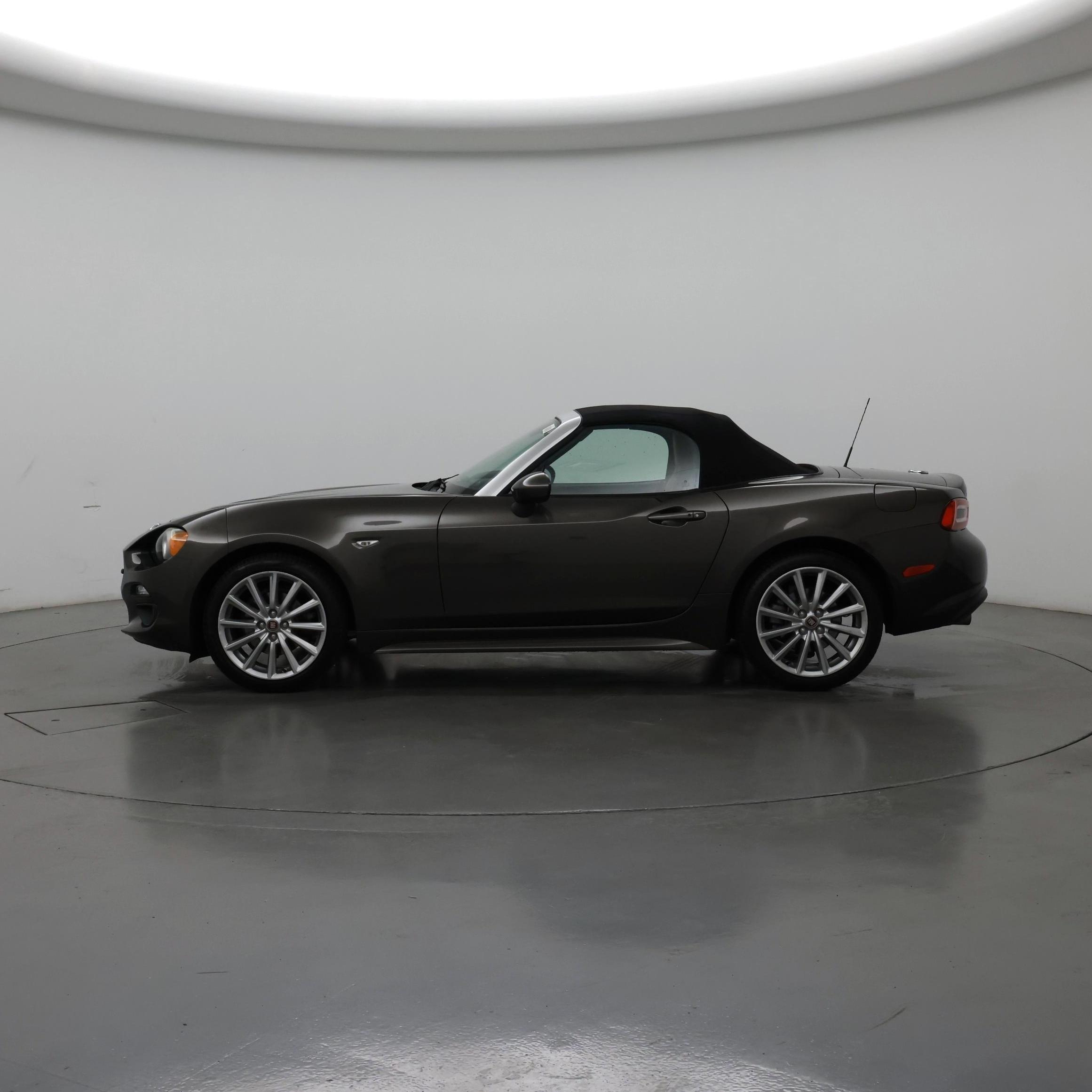 Thumbnail: 2017 Fiat 124 Spider - 3