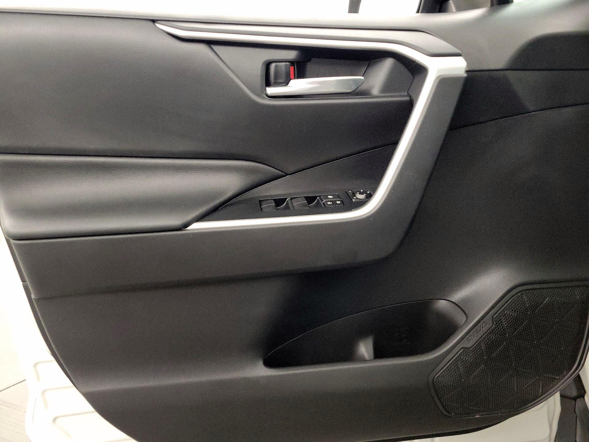 Thumbnail: 2020 Toyota RAV4 - 12