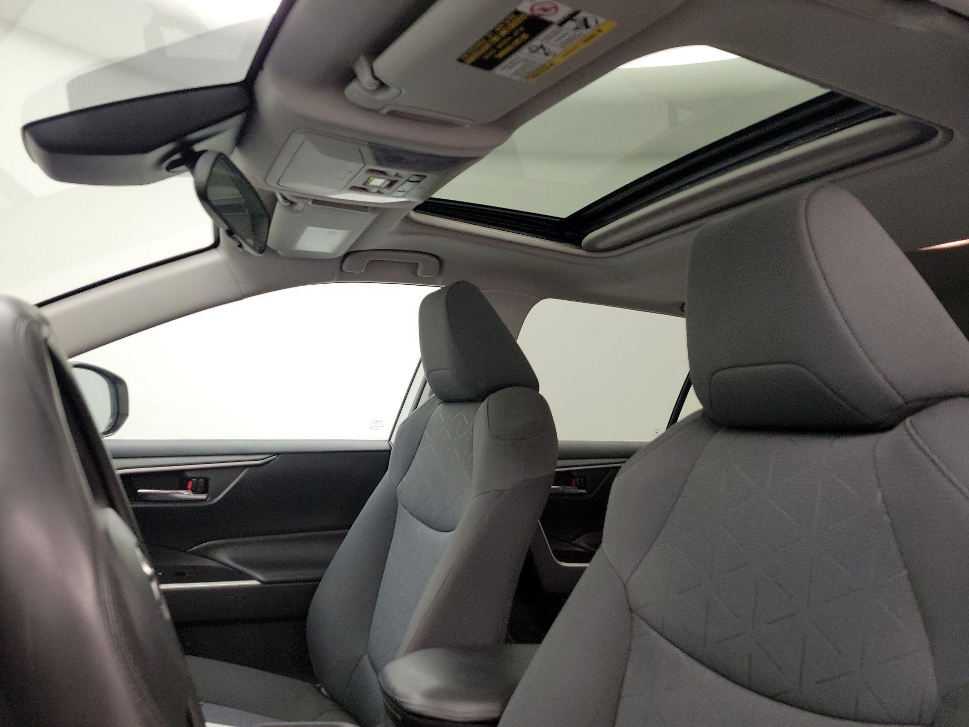 Thumbnail: 2020 Toyota RAV4 - 19