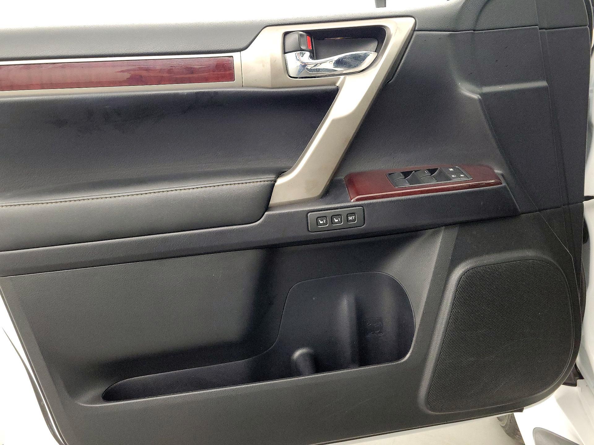 Thumbnail: 2016 Lexus GX - 12