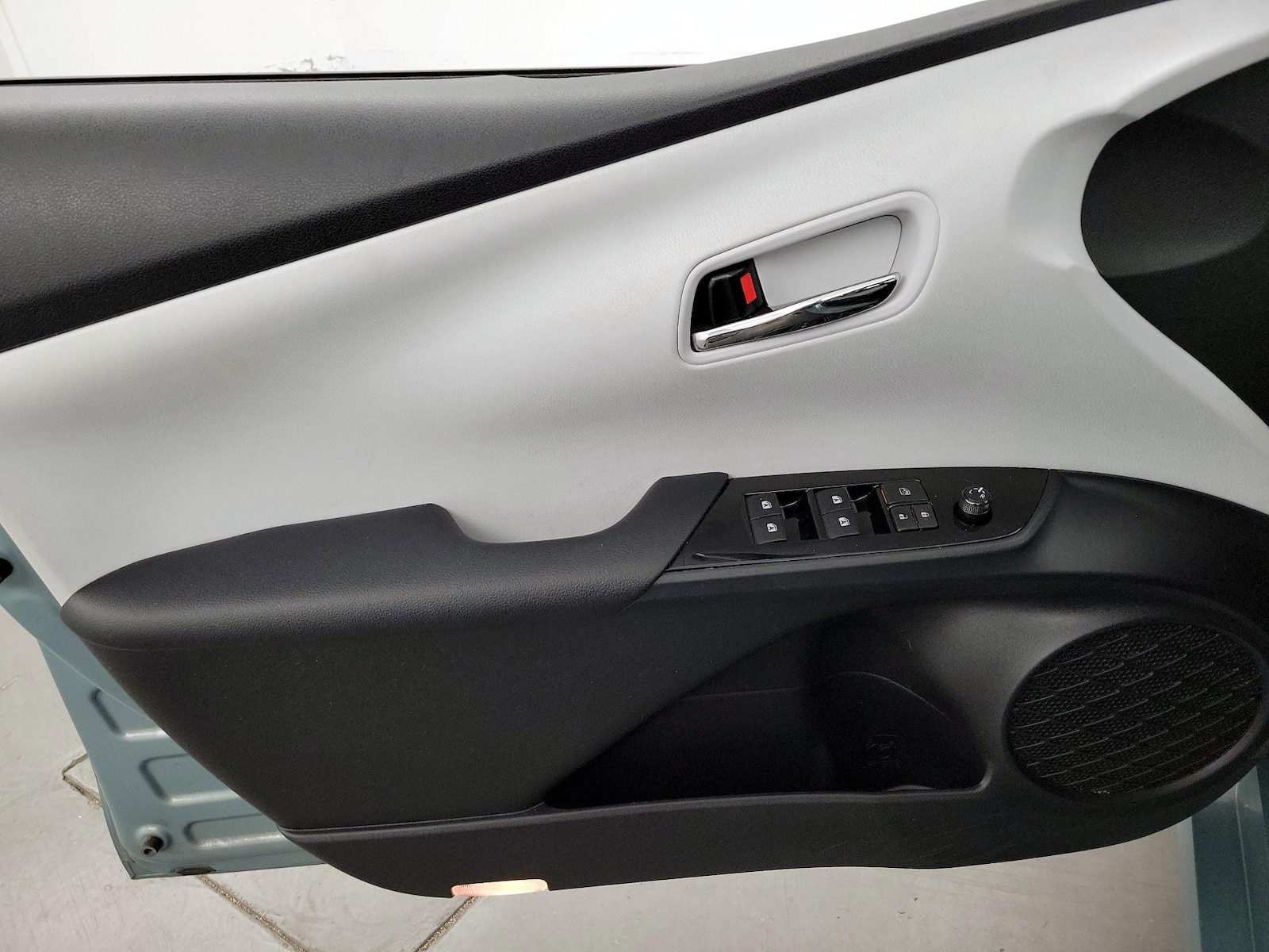 2017 Toyota Prius Two - Photo 13