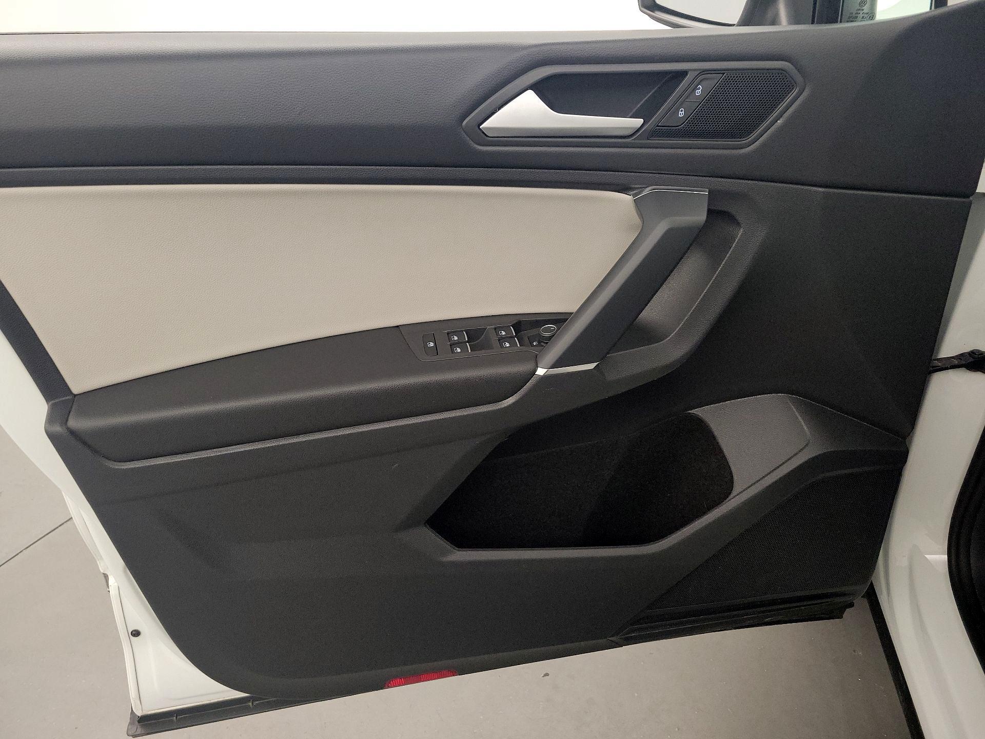 Thumbnail: 2020 Volkswagen Tiguan - 12