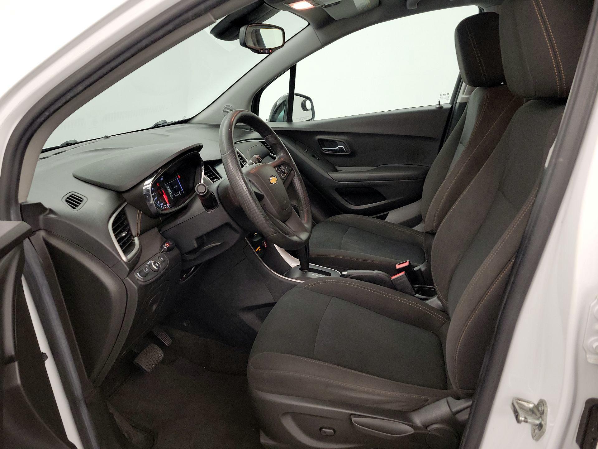 Thumbnail: 2017 Chevrolet Trax - 11