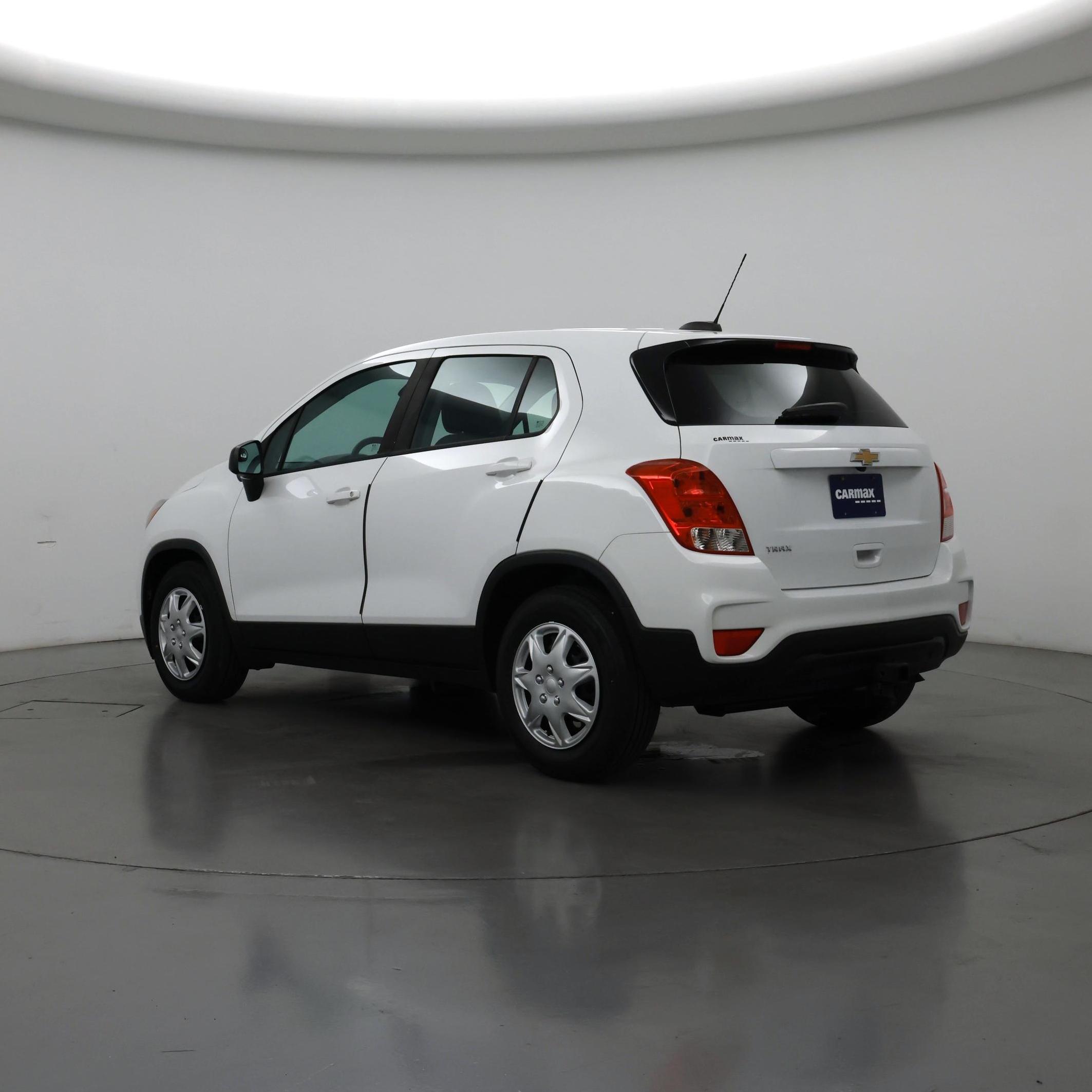 Thumbnail: 2017 Chevrolet Trax - 2