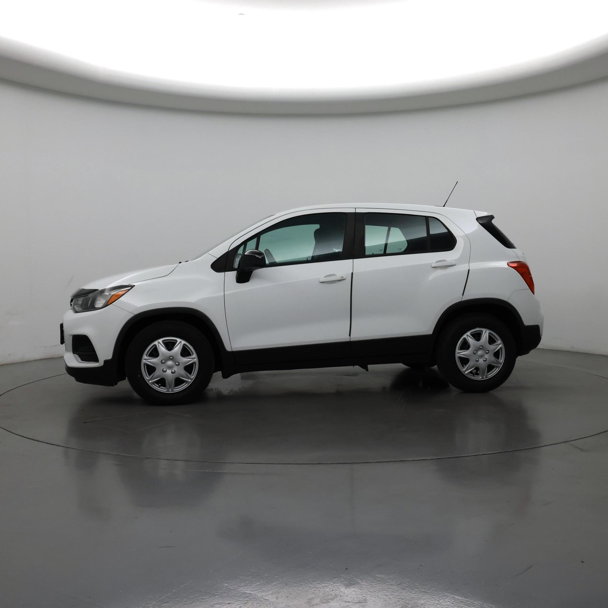 Thumbnail: 2017 Chevrolet Trax - 3