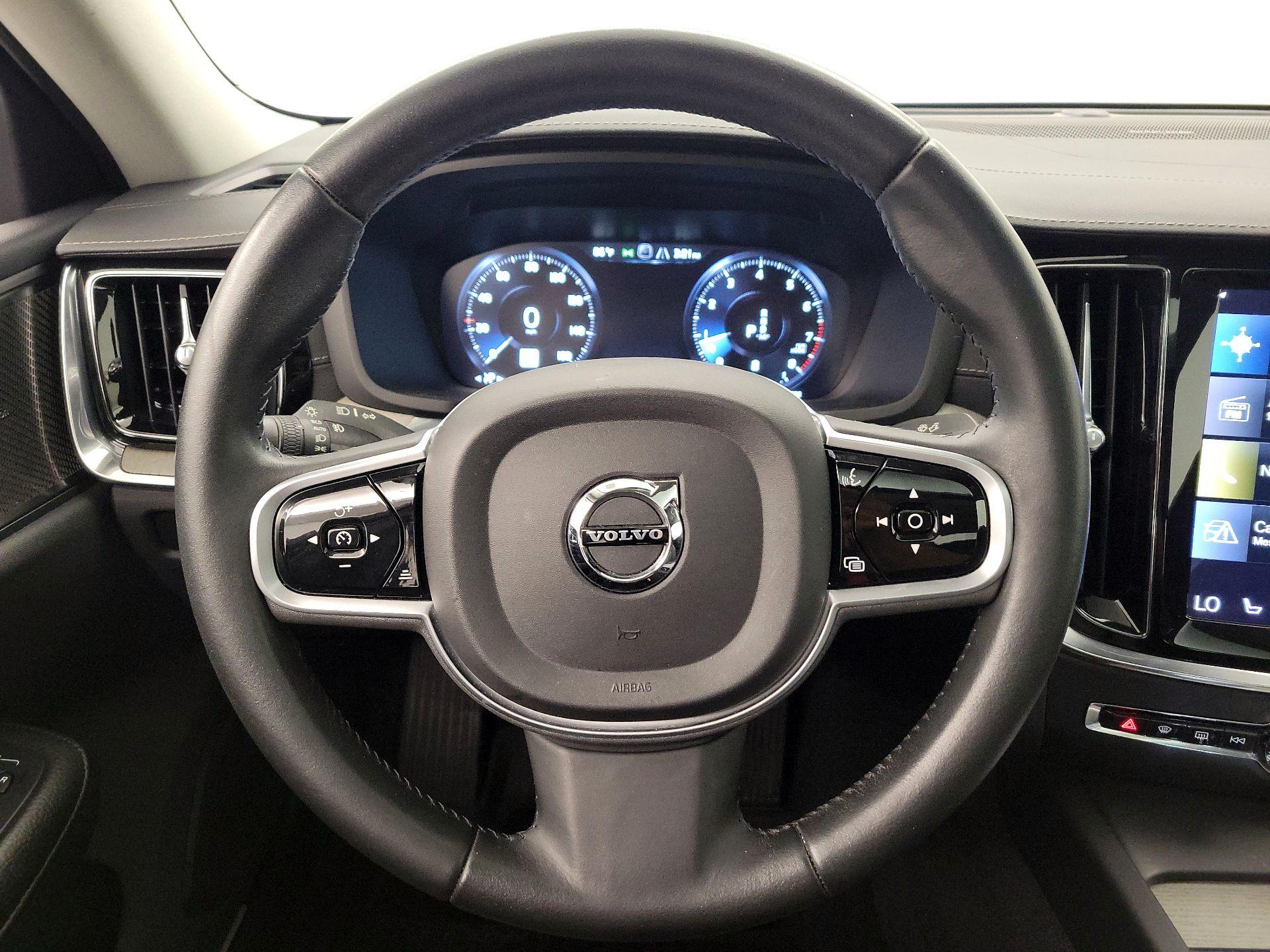 Thumbnail: 2022 Volvo S60 - 10