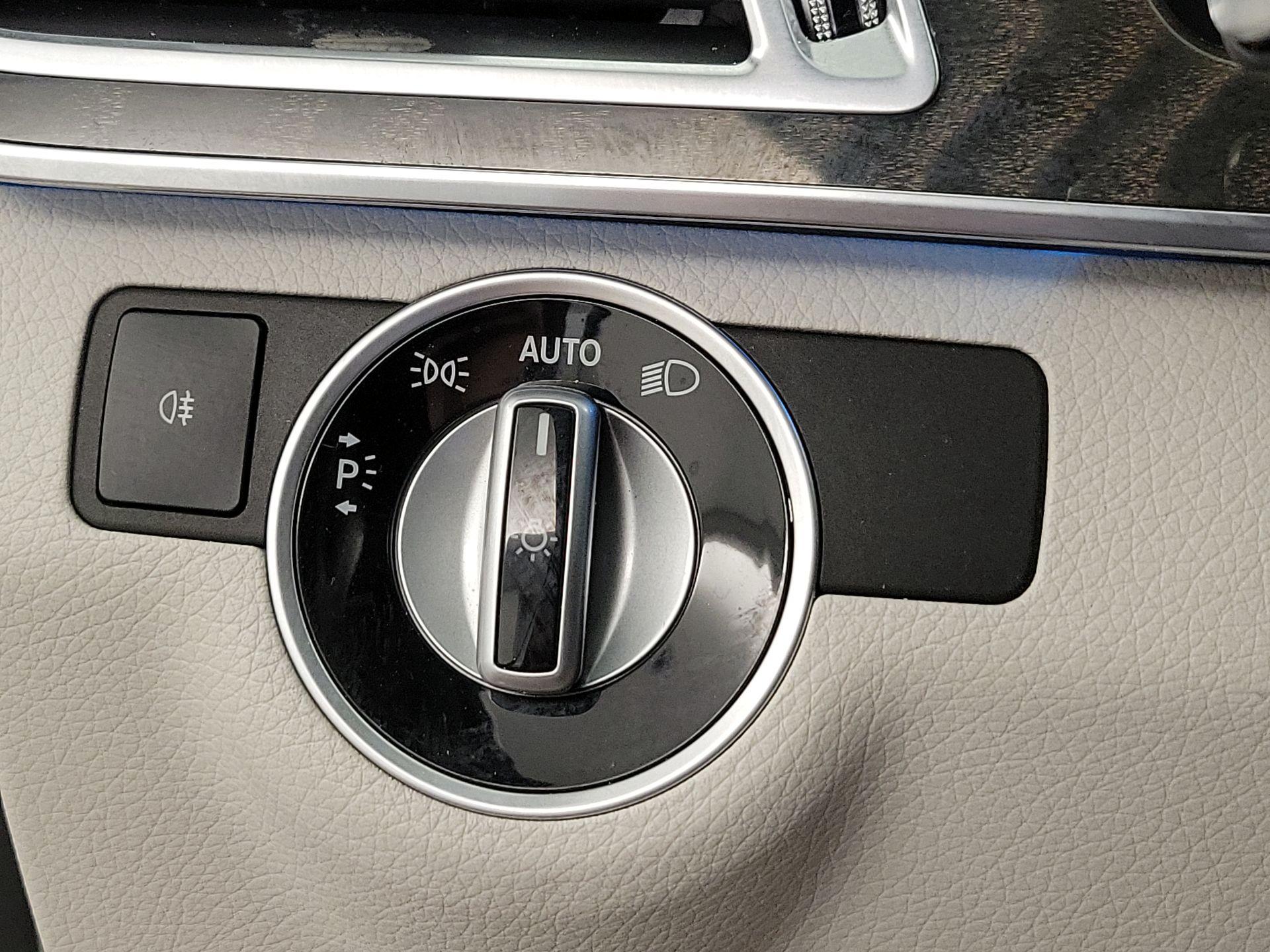 Thumbnail: 2016 Mercedes-Benz E-Class - 13