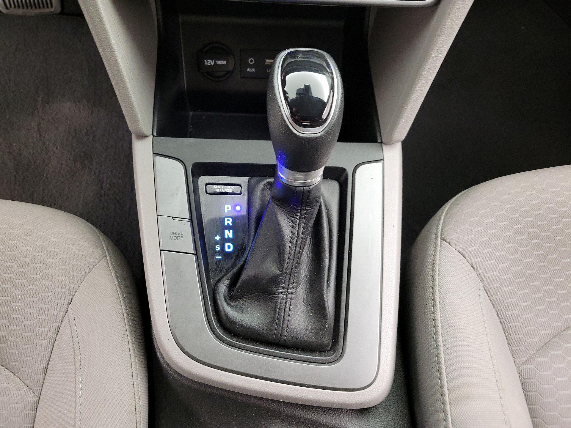 Thumbnail: 2020 Hyundai Elantra - 17