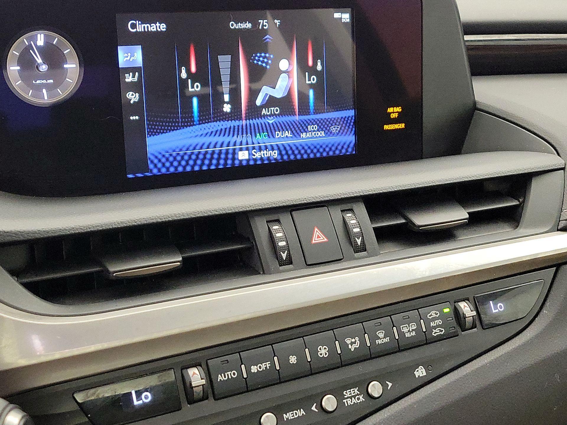 Thumbnail: 2021 Lexus ES - 16