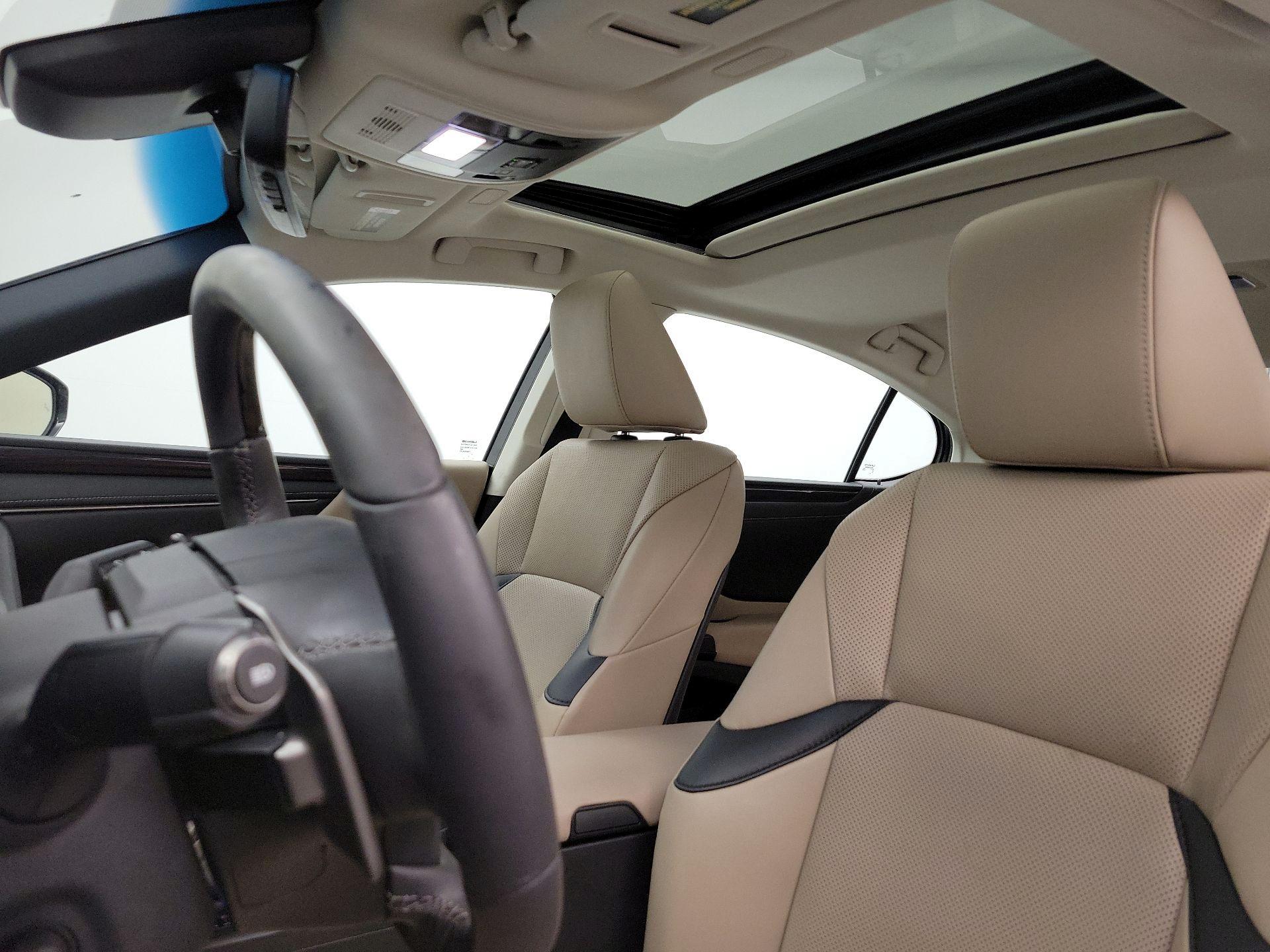 Thumbnail: 2021 Lexus ES - 19