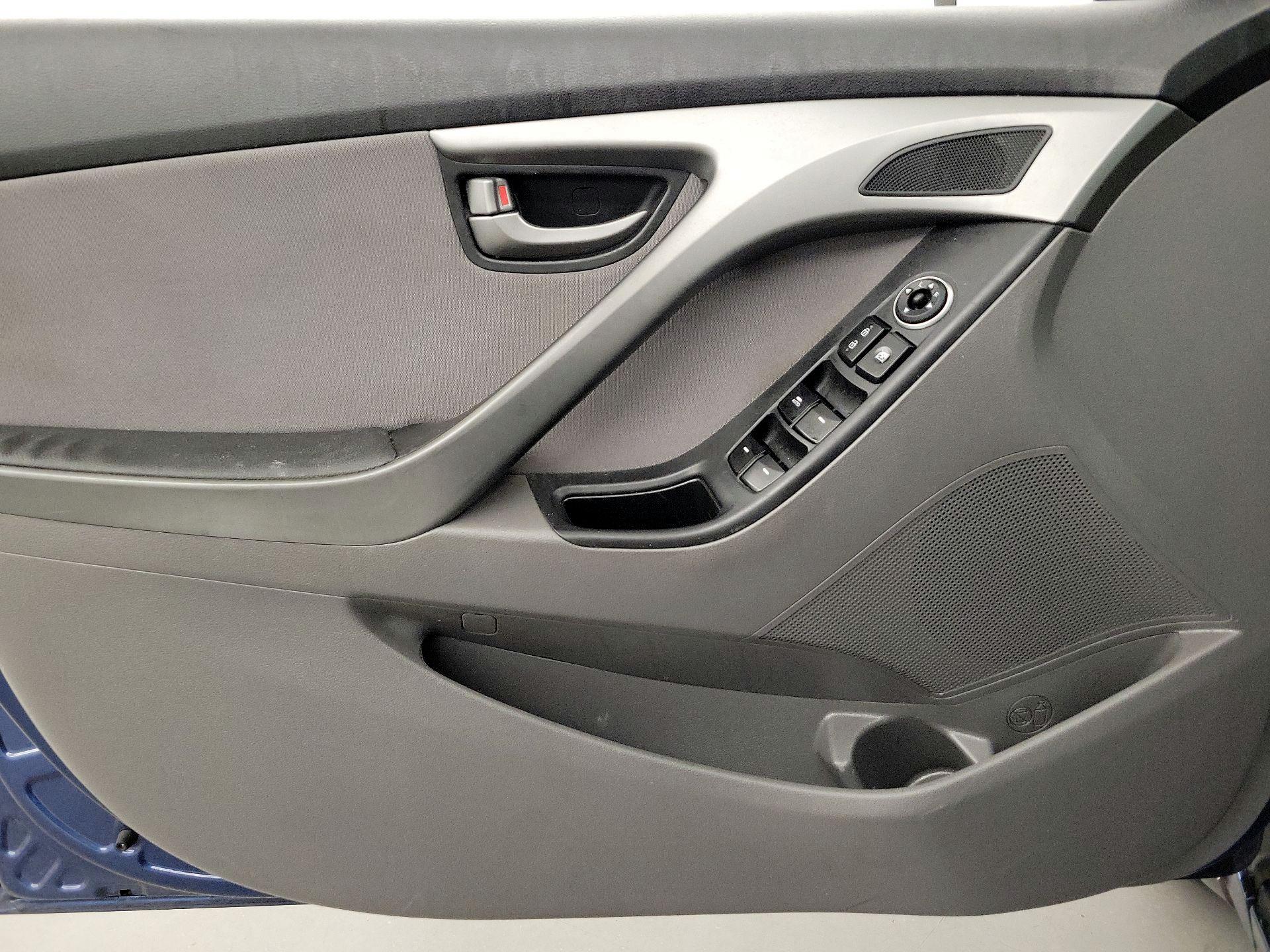 Thumbnail: 2016 Hyundai Elantra - 12