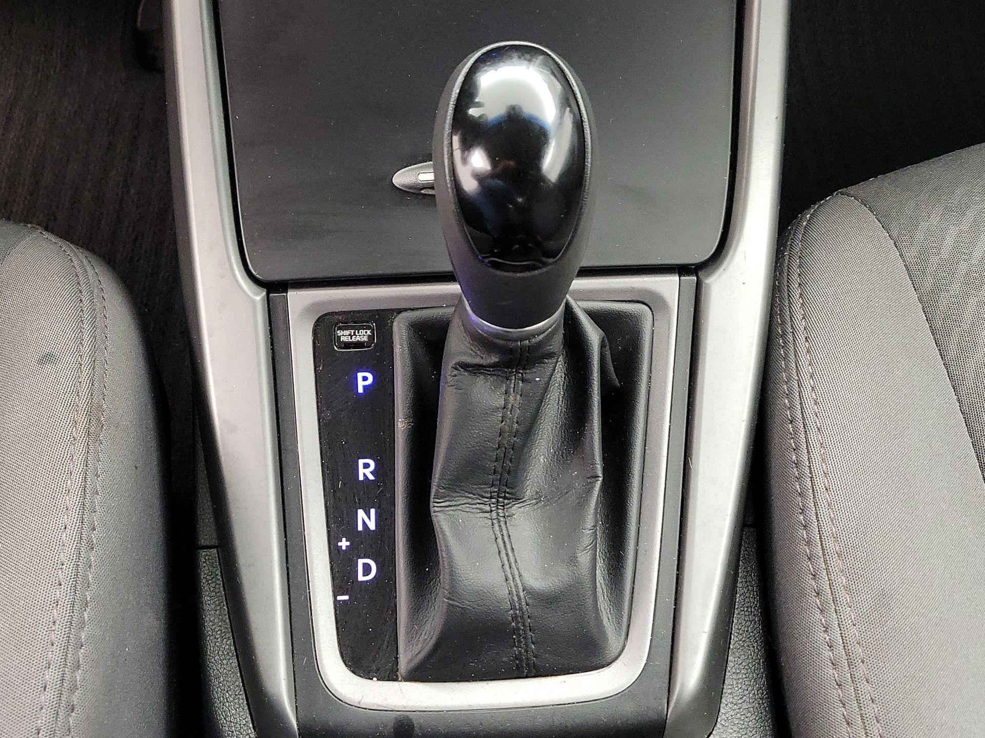 Thumbnail: 2016 Hyundai Elantra - 17