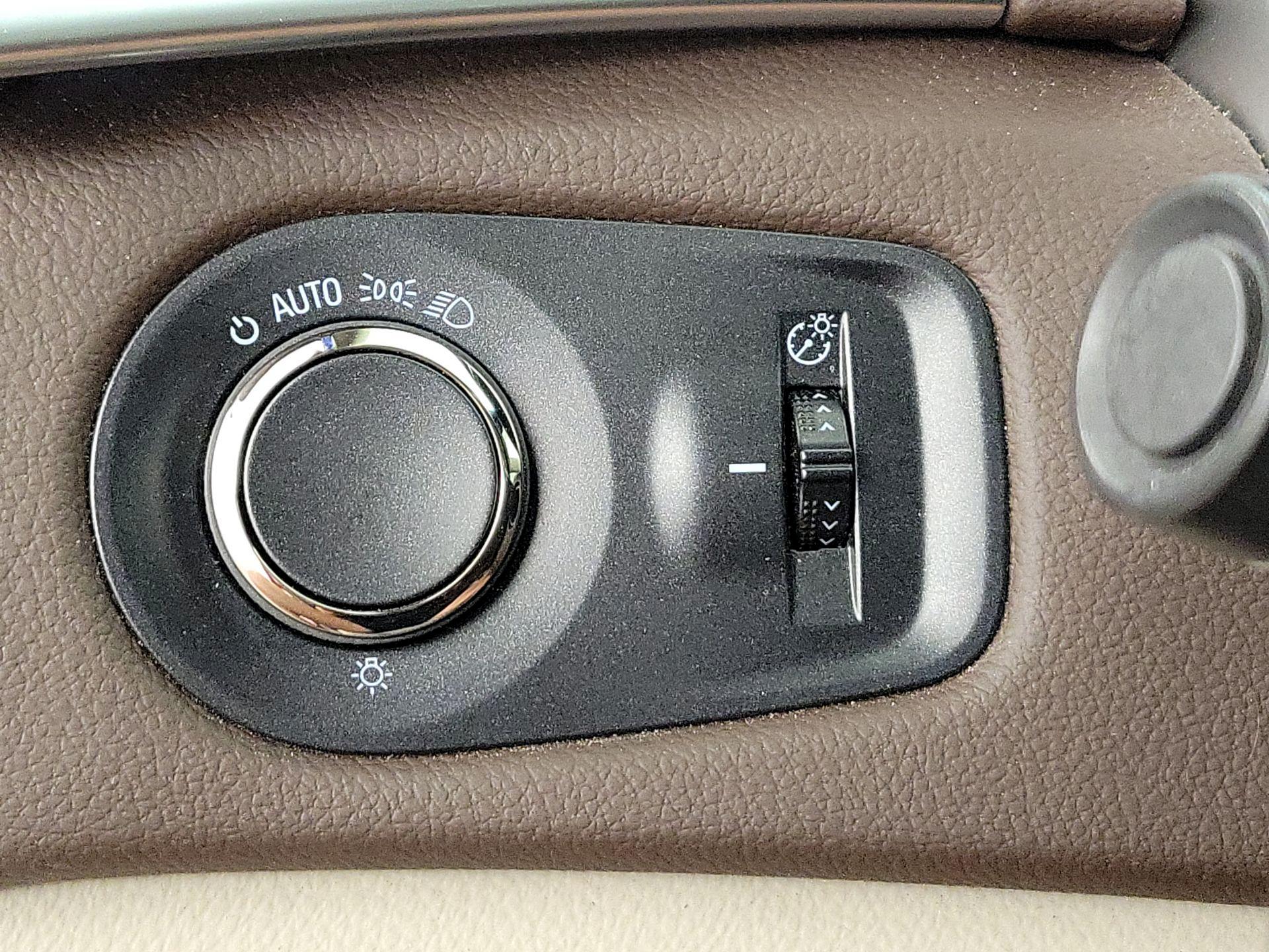 Thumbnail: 2016 Cadillac SRX - 13