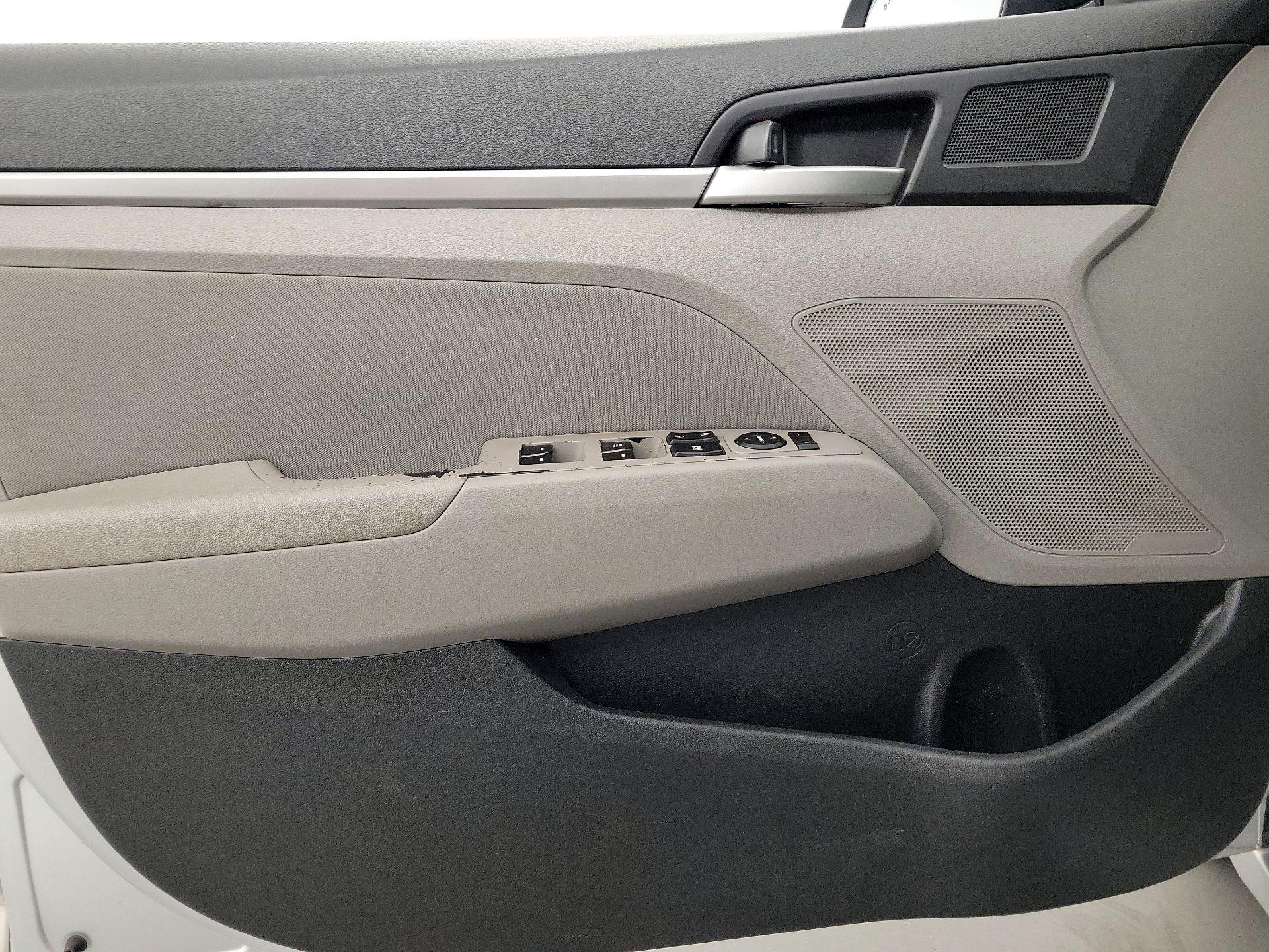 Thumbnail: 2019 Hyundai Elantra - 12