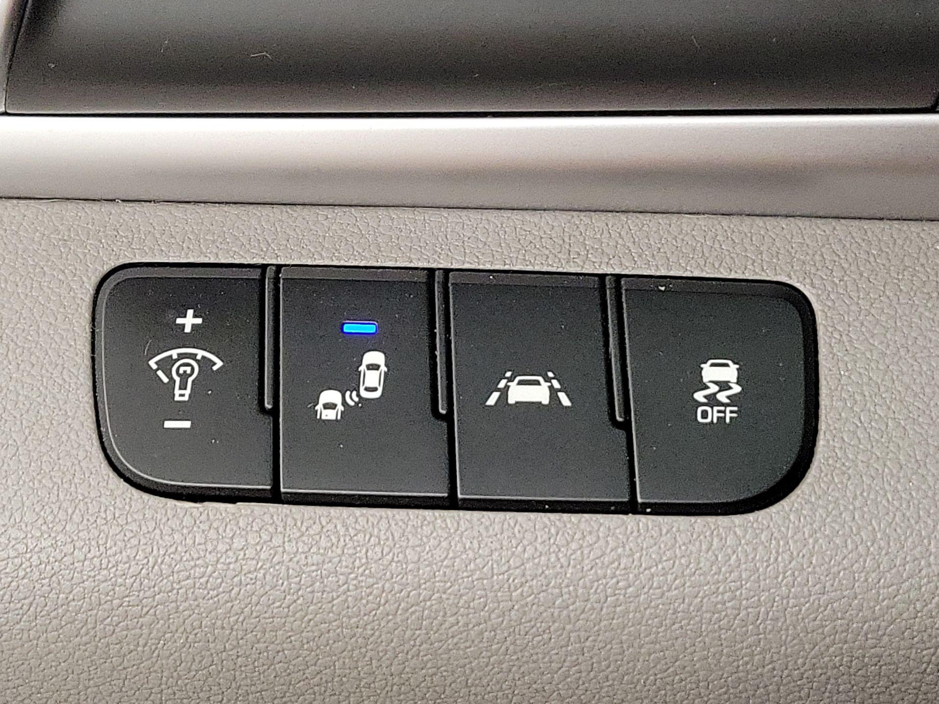 Thumbnail: 2019 Hyundai Elantra - 13