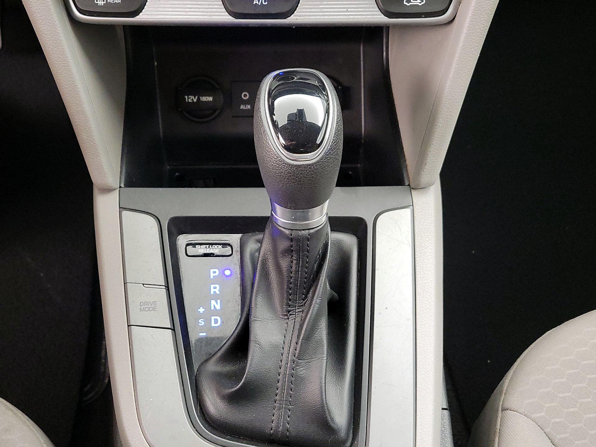 Thumbnail: 2019 Hyundai Elantra - 17