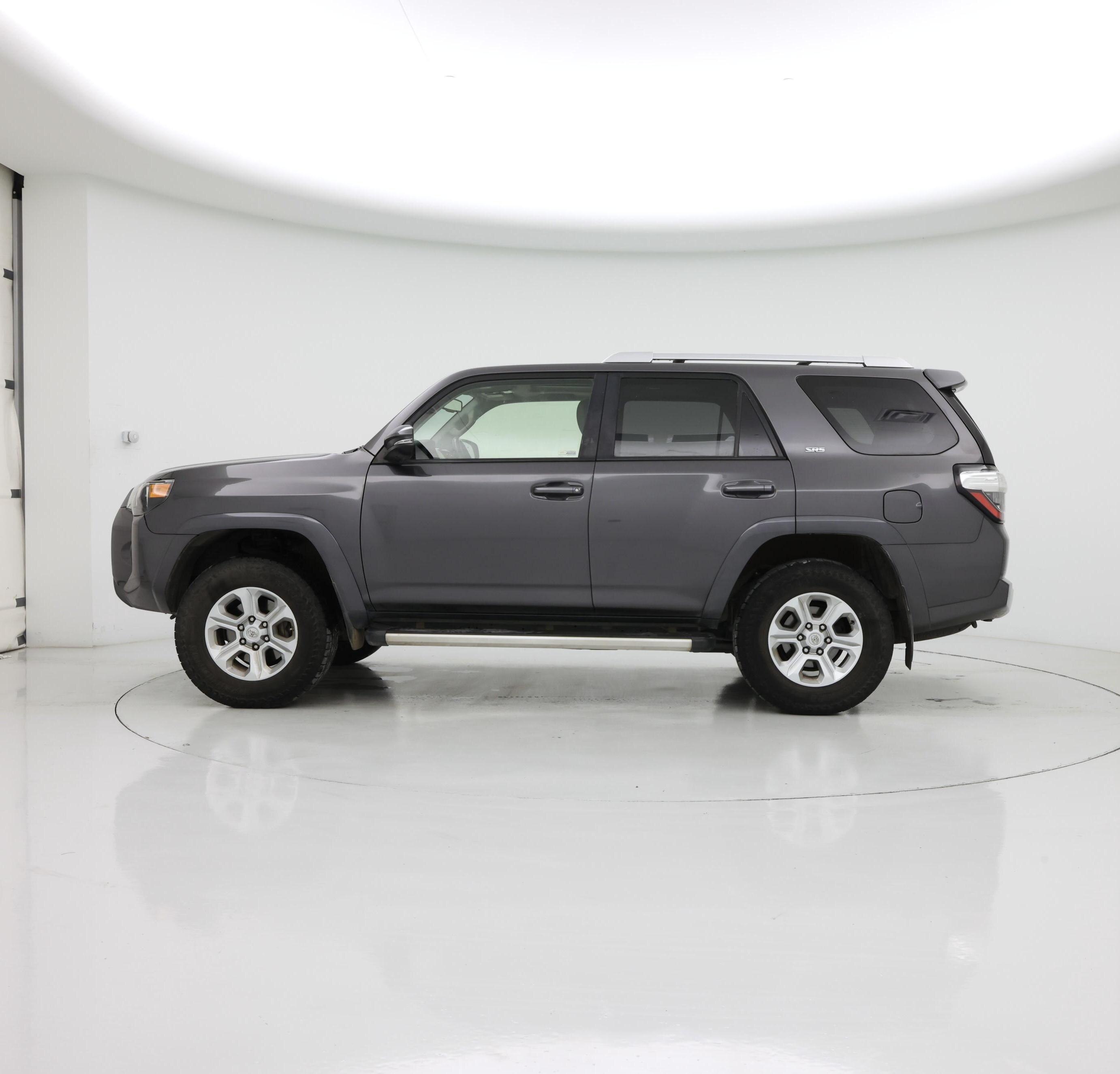 Thumbnail: 2018 Toyota 4Runner - 3