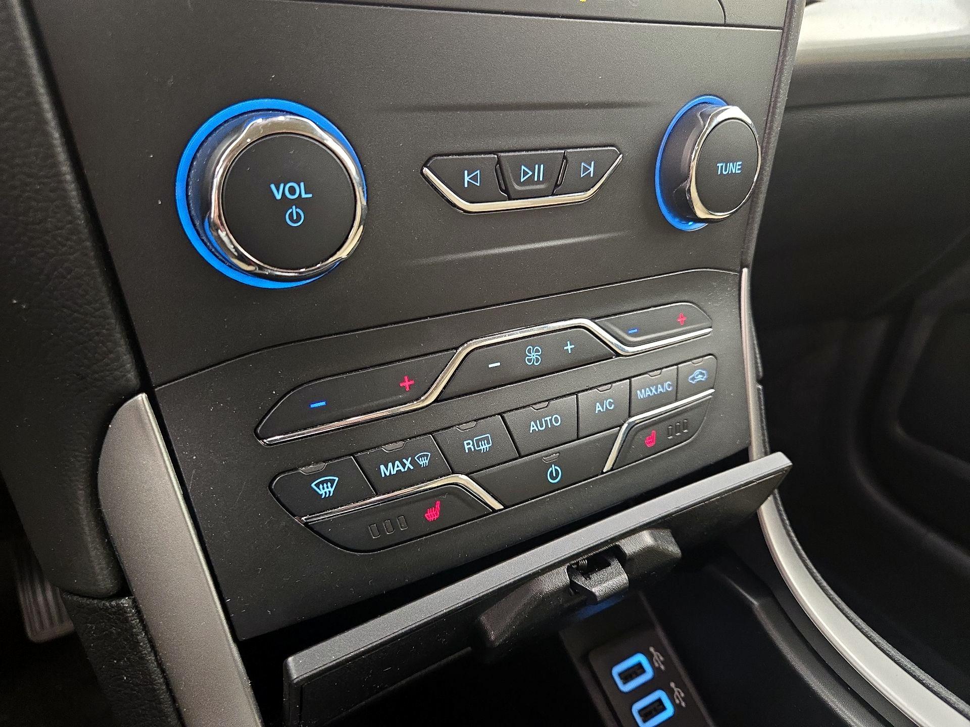 Thumbnail: 2020 Ford Edge - 17