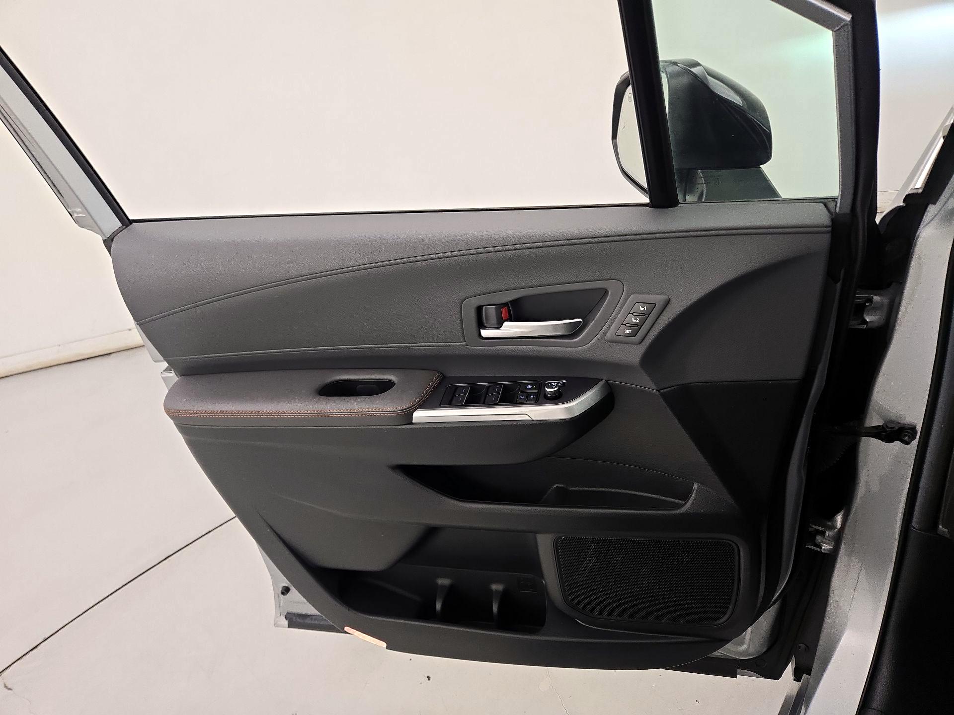 Thumbnail: 2024 Toyota Sienna - 12