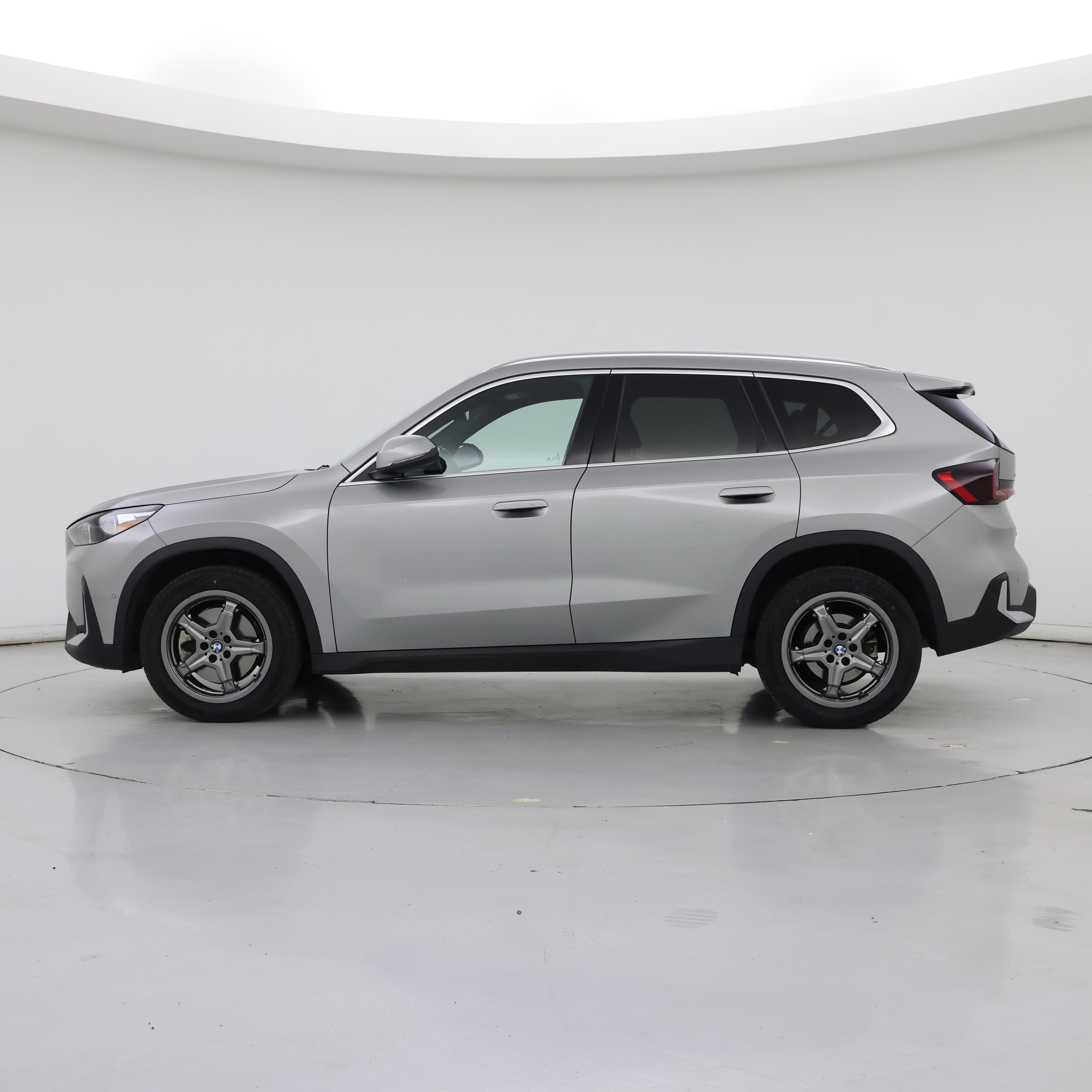 Thumbnail: 2023 BMW X1 - 3