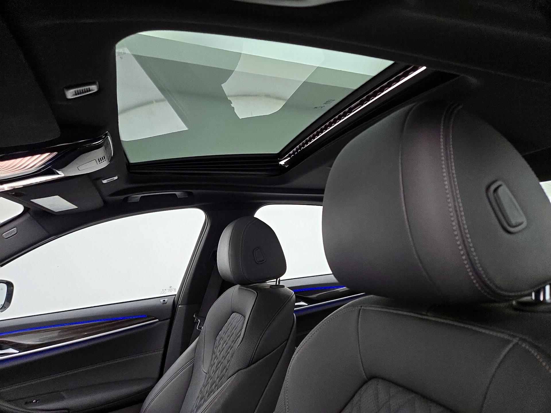 Thumbnail: 2021 BMW 5 Series - 20