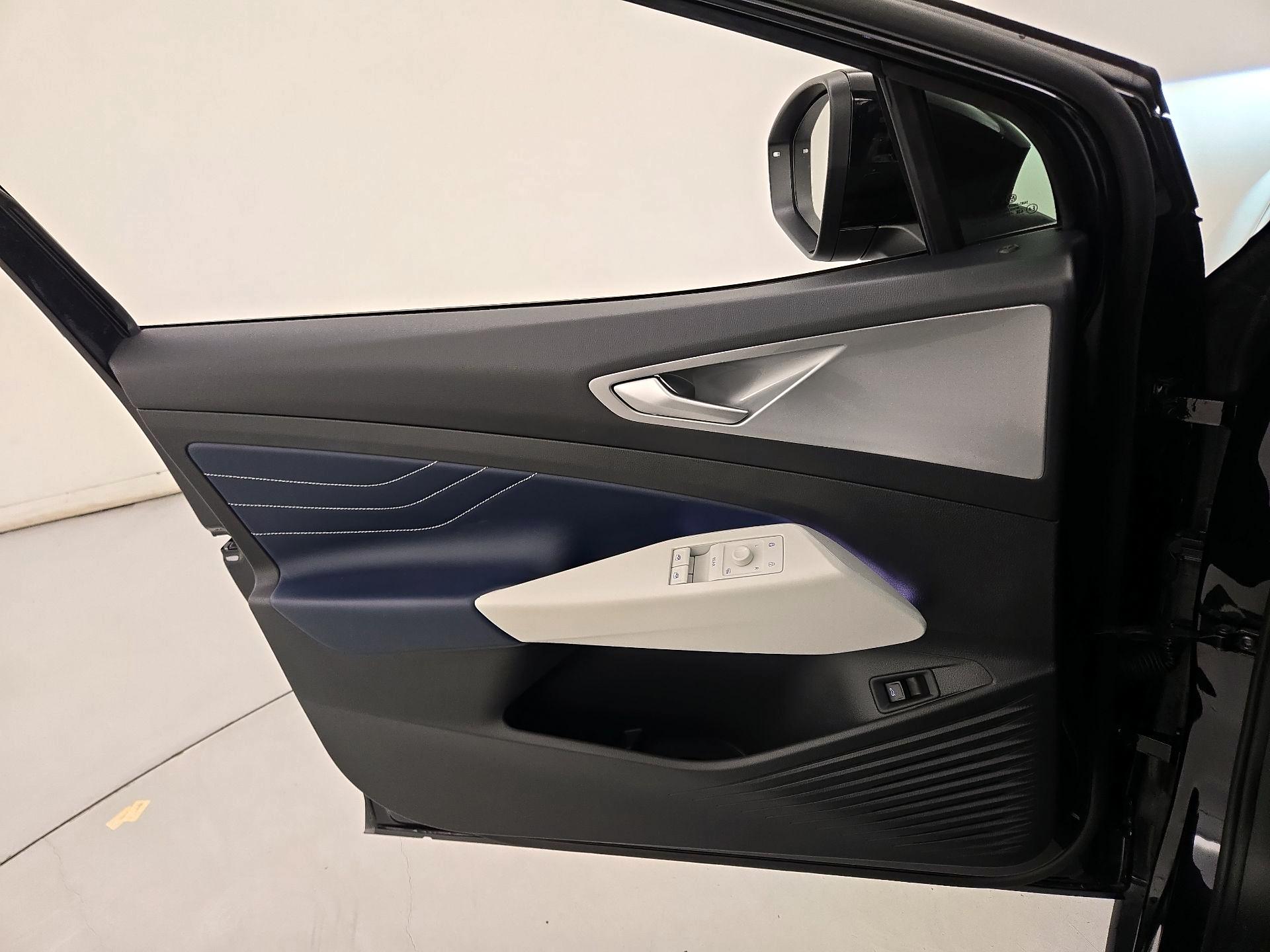 Thumbnail: 2023 Volkswagen ID.4 - 12