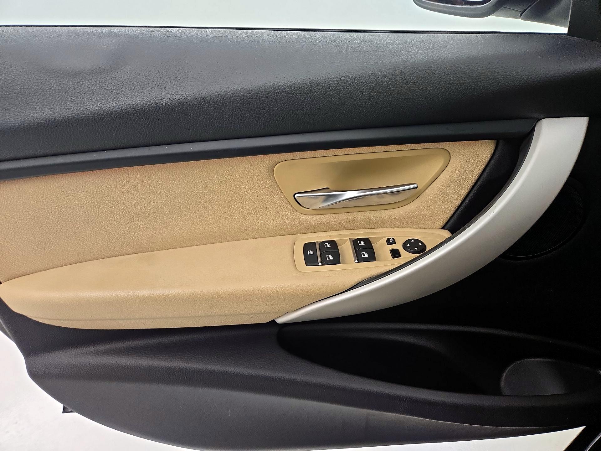 Thumbnail: 2018 BMW 3 Series - 12