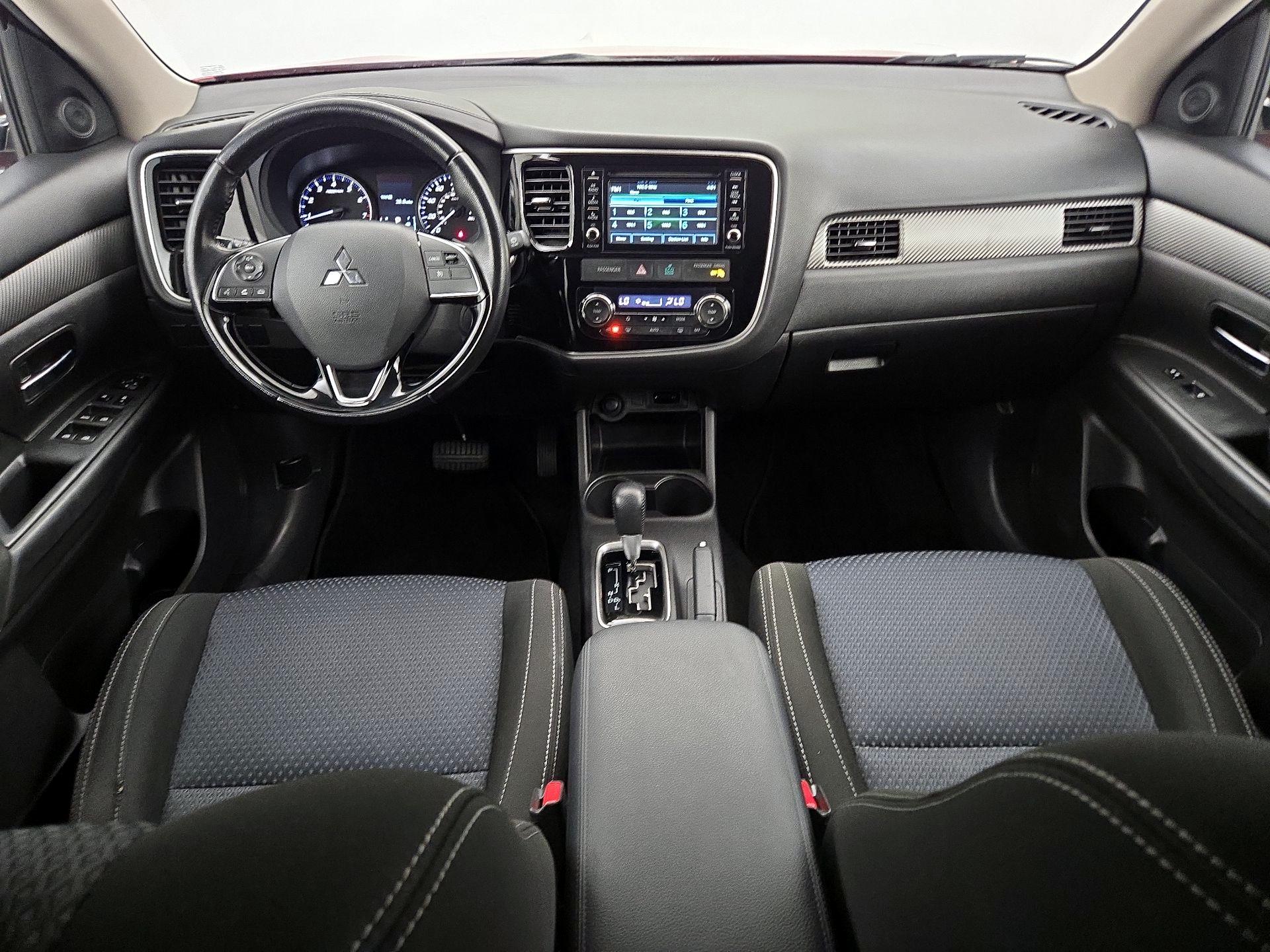 Thumbnail: 2016 Mitsubishi Outlander - 9