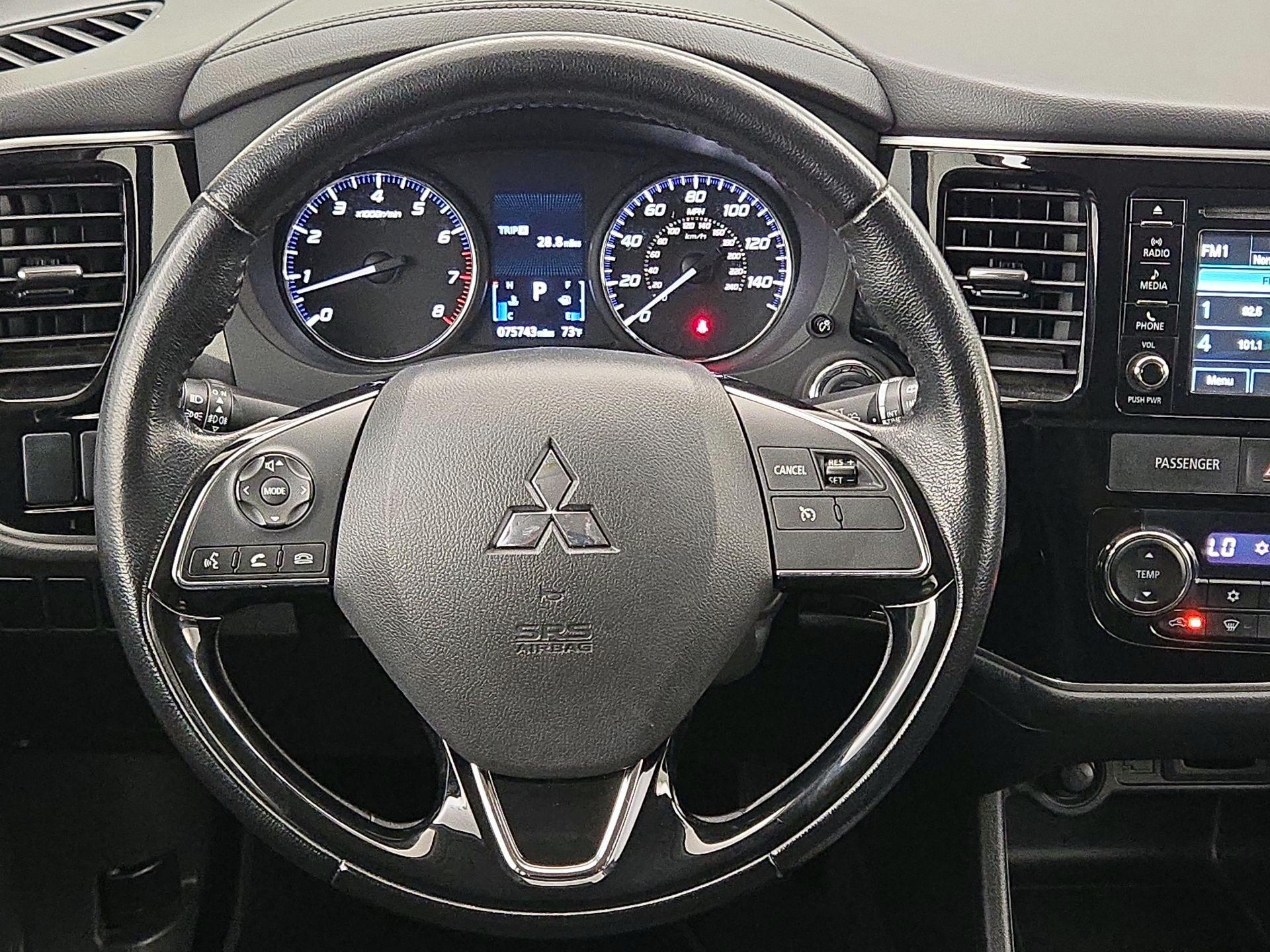 Thumbnail: 2016 Mitsubishi Outlander - 10